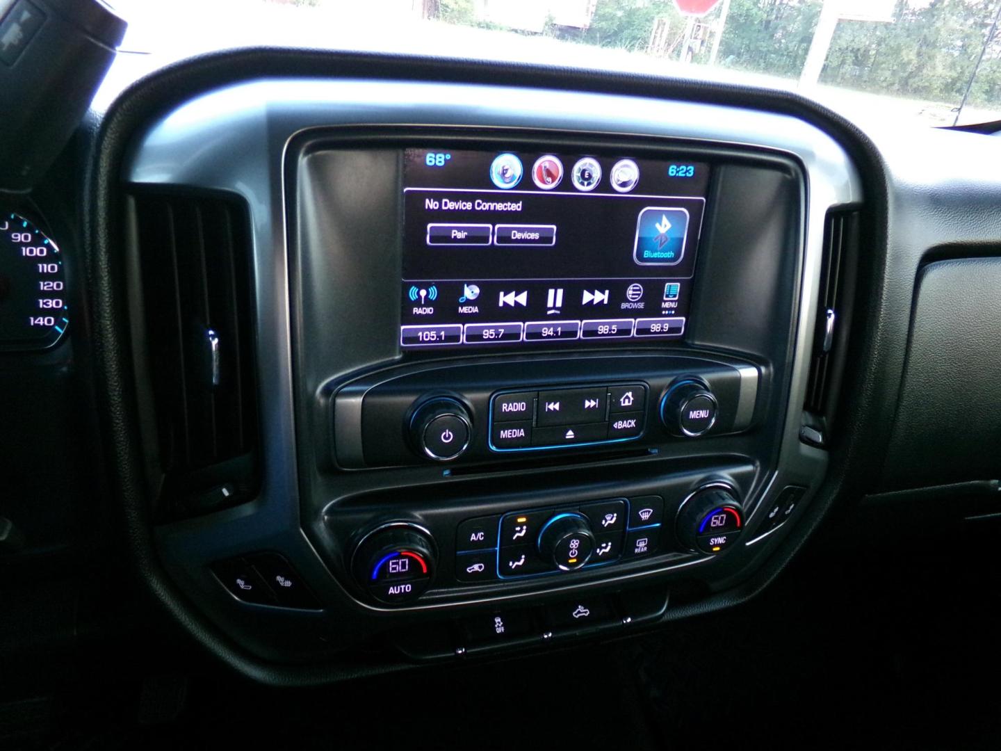 2017 Chevrolet Silverado 1500 LT Double Cab 4WD (1GCVKREC4HZ) with an 5.3L V8 OHV 16V engine, 6A transmission, located at 400 First NW, Bearden, AR, 71720, (870) 687-3414, 0.000000, 0.000000 - Photo#12