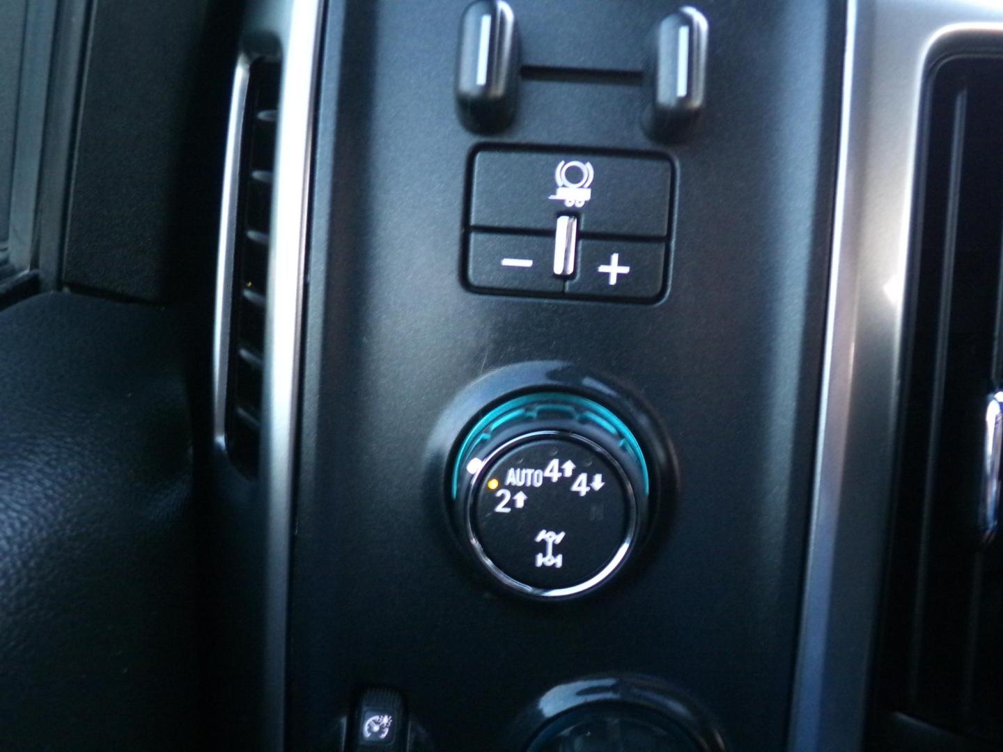 2017 Chevrolet Silverado 1500 LT Double Cab 4WD (1GCVKREC4HZ) with an 5.3L V8 OHV 16V engine, 6A transmission, located at 400 First NW, Bearden, AR, 71720, (870) 687-3414, 0.000000, 0.000000 - Photo#17