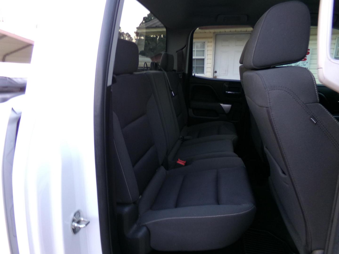 2017 Chevrolet Silverado 1500 LT Double Cab 4WD (1GCVKREC4HZ) with an 5.3L V8 OHV 16V engine, 6A transmission, located at 400 First NW, Bearden, AR, 71720, (870) 687-3414, 0.000000, 0.000000 - Photo#20