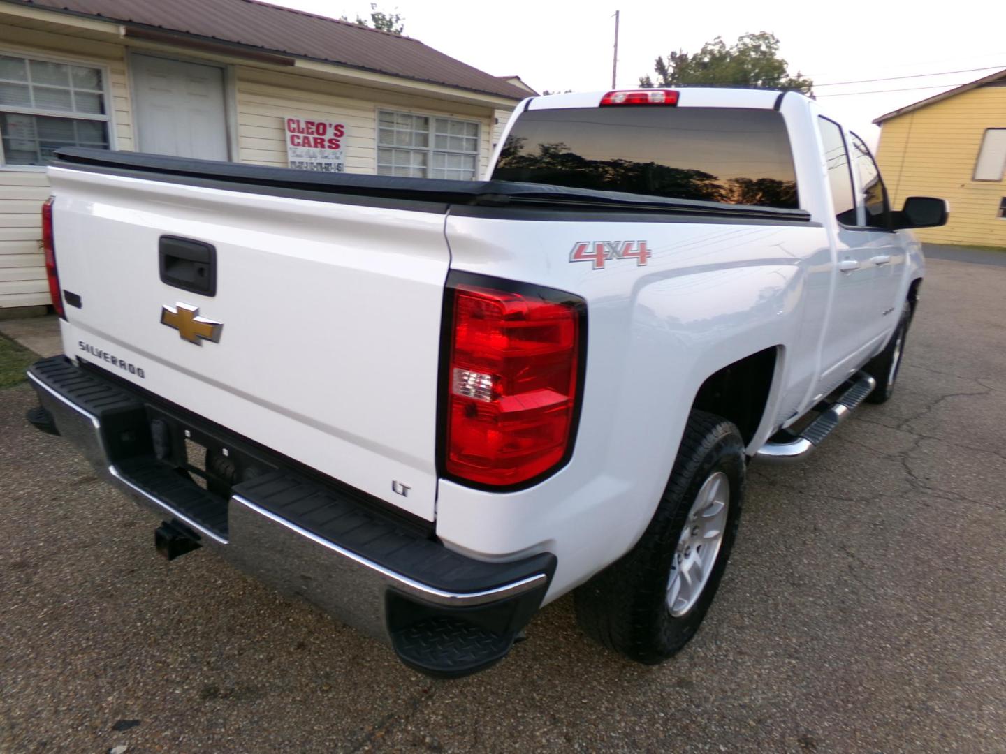 2017 Chevrolet Silverado 1500 LT Double Cab 4WD (1GCVKREC4HZ) with an 5.3L V8 OHV 16V engine, 6A transmission, located at 400 First NW, Bearden, AR, 71720, (870) 687-3414, 0.000000, 0.000000 - Photo#23