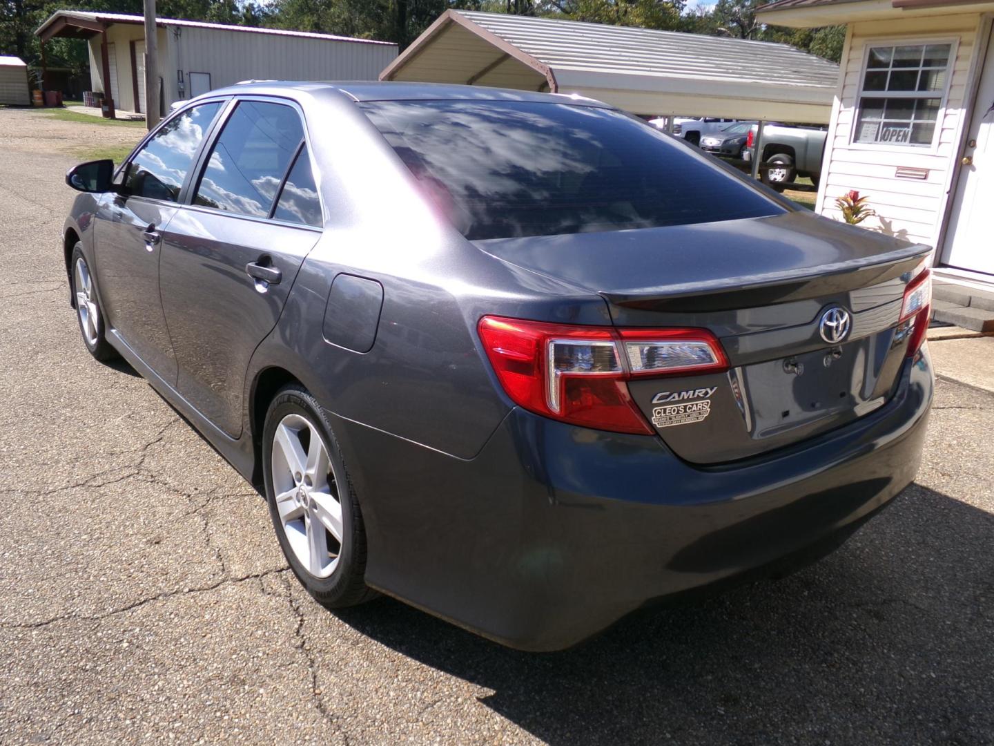 2012 Gray /Black Toyota Camry SE (4T1BF1FK3CU) with an 2.5L L4 DOHC 16V engine, 6-Speed Automatic transmission, located at 401 First NE, Bearden, AR, 71720, (870) 687-3414, 33.726528, -92.611519 - Photo#2