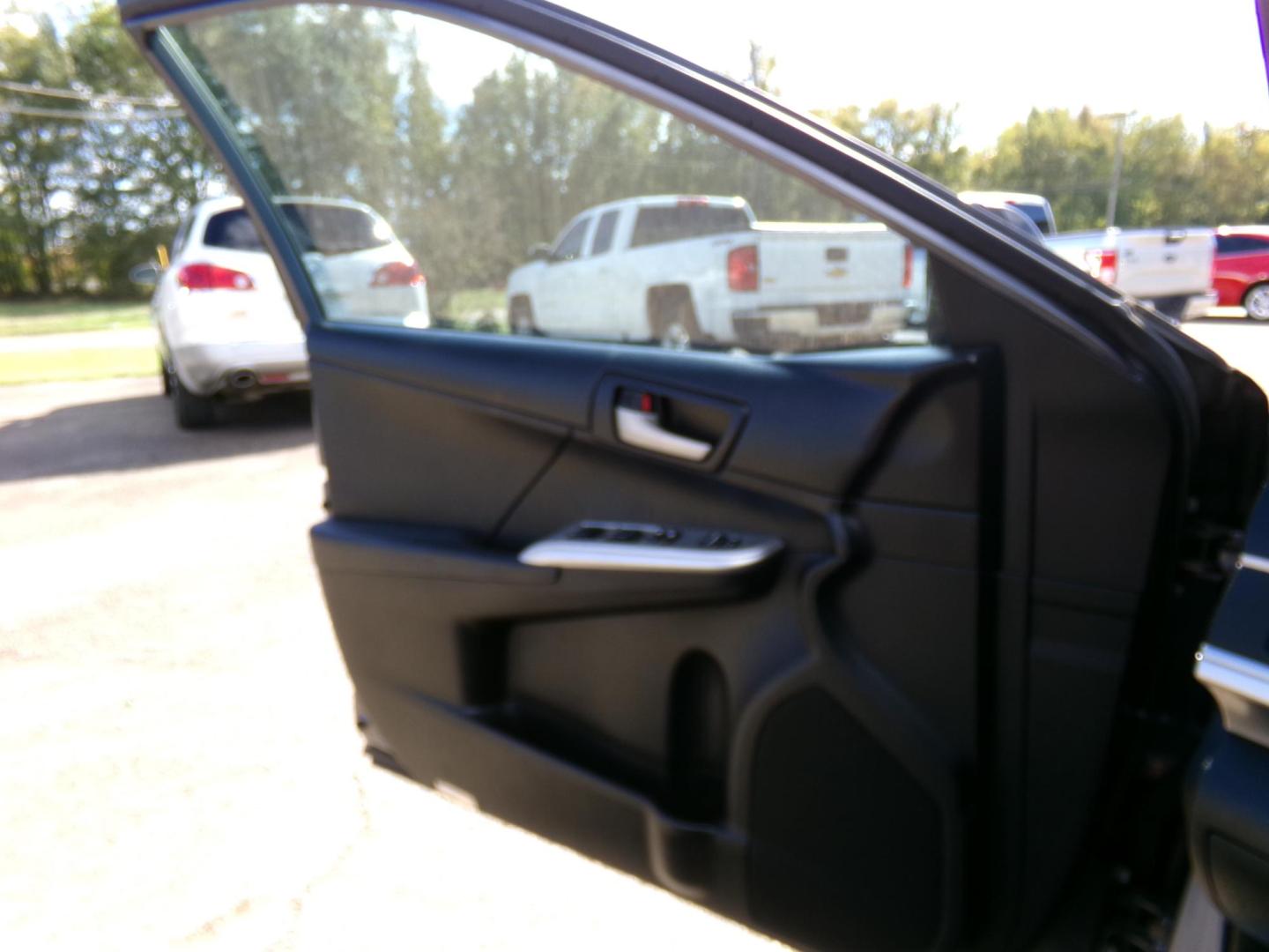 2012 Gray /Black Toyota Camry SE (4T1BF1FK3CU) with an 2.5L L4 DOHC 16V engine, 6-Speed Automatic transmission, located at 401 First NE, Bearden, AR, 71720, (870) 687-3414, 33.726528, -92.611519 - Photo#6