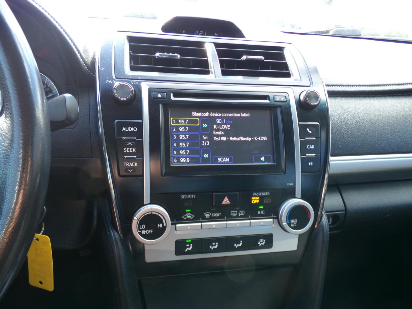 2012 Gray /Black Toyota Camry SE (4T1BF1FK3CU) with an 2.5L L4 DOHC 16V engine, 6-Speed Automatic transmission, located at 401 First NE, Bearden, AR, 71720, (870) 687-3414, 33.726528, -92.611519 - Photo#9