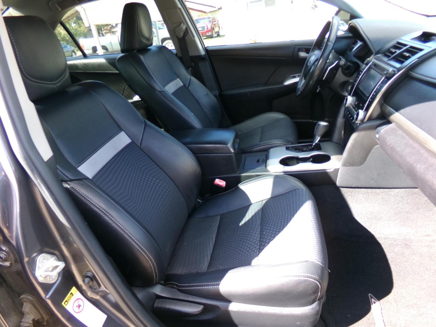 2012 Gray /Black Toyota Camry SE (4T1BF1FK3CU) with an 2.5L L4 DOHC 16V engine, 6-Speed Automatic transmission, located at 401 First NE, Bearden, AR, 71720, (870) 687-3414, 33.726528, -92.611519 - Photo#14