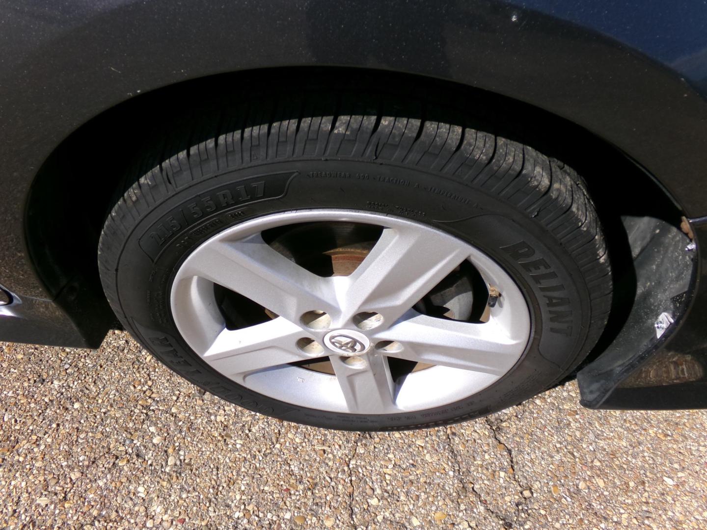 2012 Gray /Black Toyota Camry SE (4T1BF1FK3CU) with an 2.5L L4 DOHC 16V engine, 6-Speed Automatic transmission, located at 401 First NE, Bearden, AR, 71720, (870) 687-3414, 33.726528, -92.611519 - Photo#4