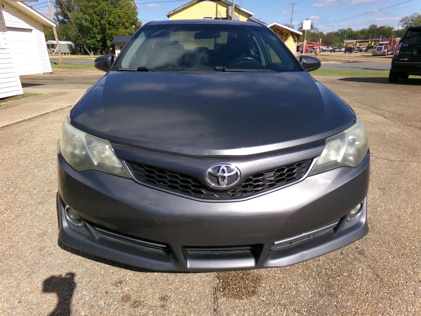 2012 Gray /Black Toyota Camry SE (4T1BF1FK3CU) with an 2.5L L4 DOHC 16V engine, 6-Speed Automatic transmission, located at 401 First NE, Bearden, AR, 71720, (870) 687-3414, 33.726528, -92.611519 - Photo#18