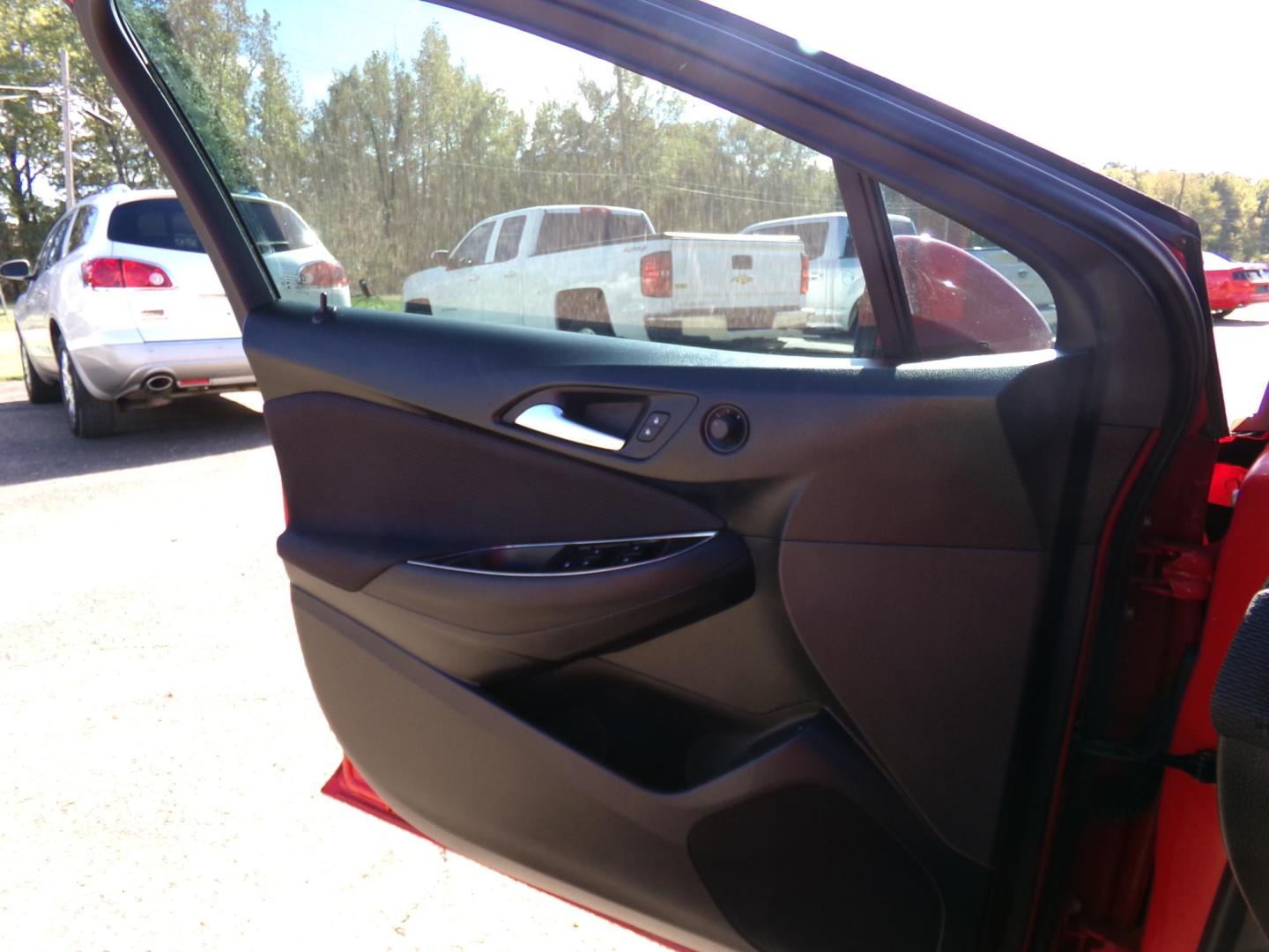 2018 Torch Red /Black Chevrolet Cruze LT Auto (1G1BE5SM9J7) with an 1.4L L4 DOHC 16V TURBO engine, 6A transmission, located at 401 First NE, Bearden, AR, 71720, (870) 687-3414, 33.726528, -92.611519 - Photo#6