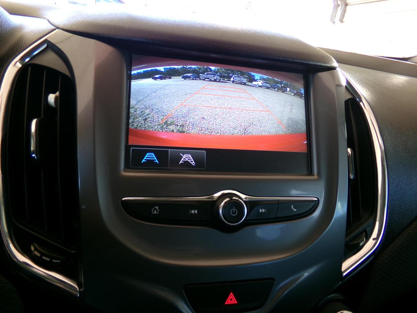 2018 Torch Red /Black Chevrolet Cruze LT Auto (1G1BE5SM9J7) with an 1.4L L4 DOHC 16V TURBO engine, 6A transmission, located at 401 First NE, Bearden, AR, 71720, (870) 687-3414, 33.726528, -92.611519 - Photo#12