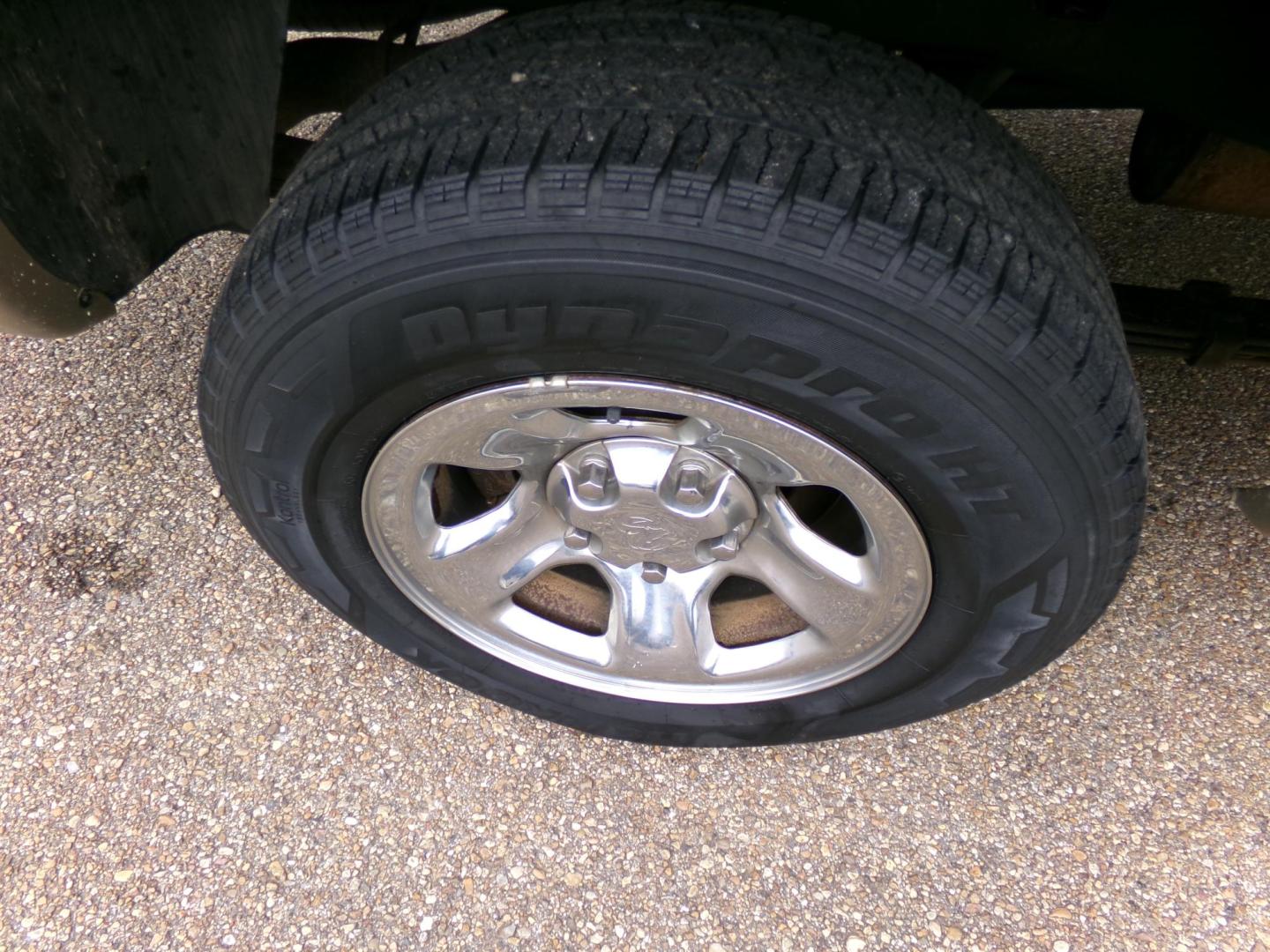 2002 Gold /Tan Dodge Ram 1500 SLT Long Bed 2WD (1D7HA16K52J) with an 3.7L V6 SOHC 12V engine, Automatic transmission, located at 401 First NE, Bearden, AR, 71720, (870) 687-3414, 33.726528, -92.611519 - Photo#4