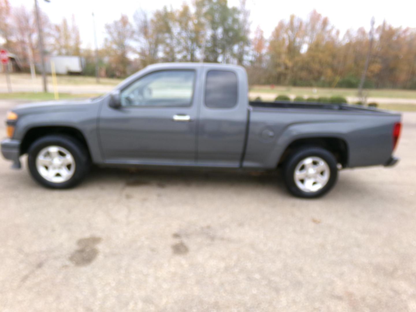 2012 Gray /Gray Chevrolet Colorado 1LT Ext. Cab 2WD (1GCESCF97C8) with an 2.9L L4 DOHC 16V engine, 4-Speed Automatic transmission, located at 400 First NW, Bearden, AR, 71720, (870) 687-3414, 0.000000, 0.000000 - Photo#1