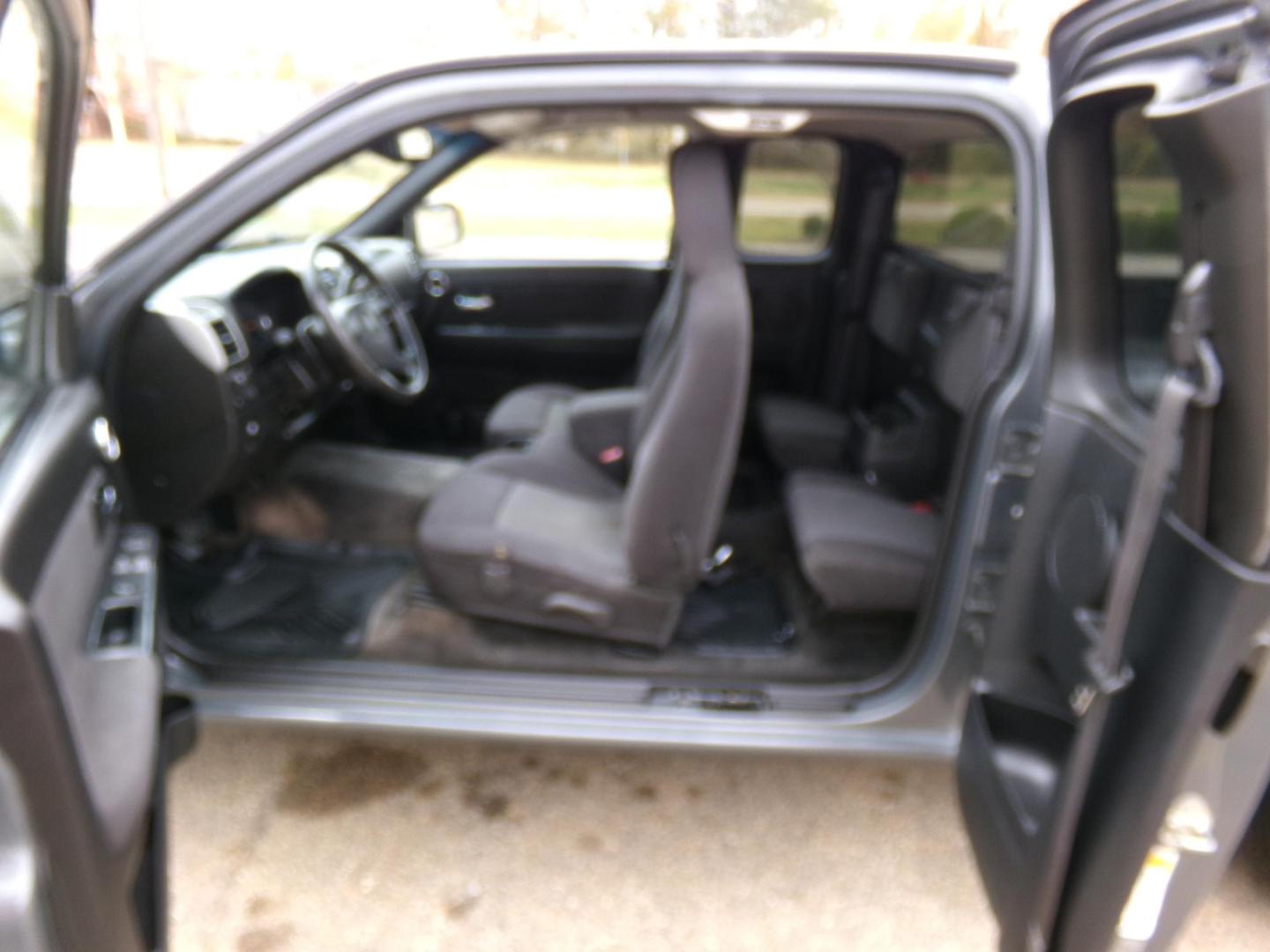 2012 Gray /Gray Chevrolet Colorado 1LT Ext. Cab 2WD (1GCESCF97C8) with an 2.9L L4 DOHC 16V engine, 4-Speed Automatic transmission, located at 400 First NW, Bearden, AR, 71720, (870) 687-3414, 0.000000, 0.000000 - Photo#7