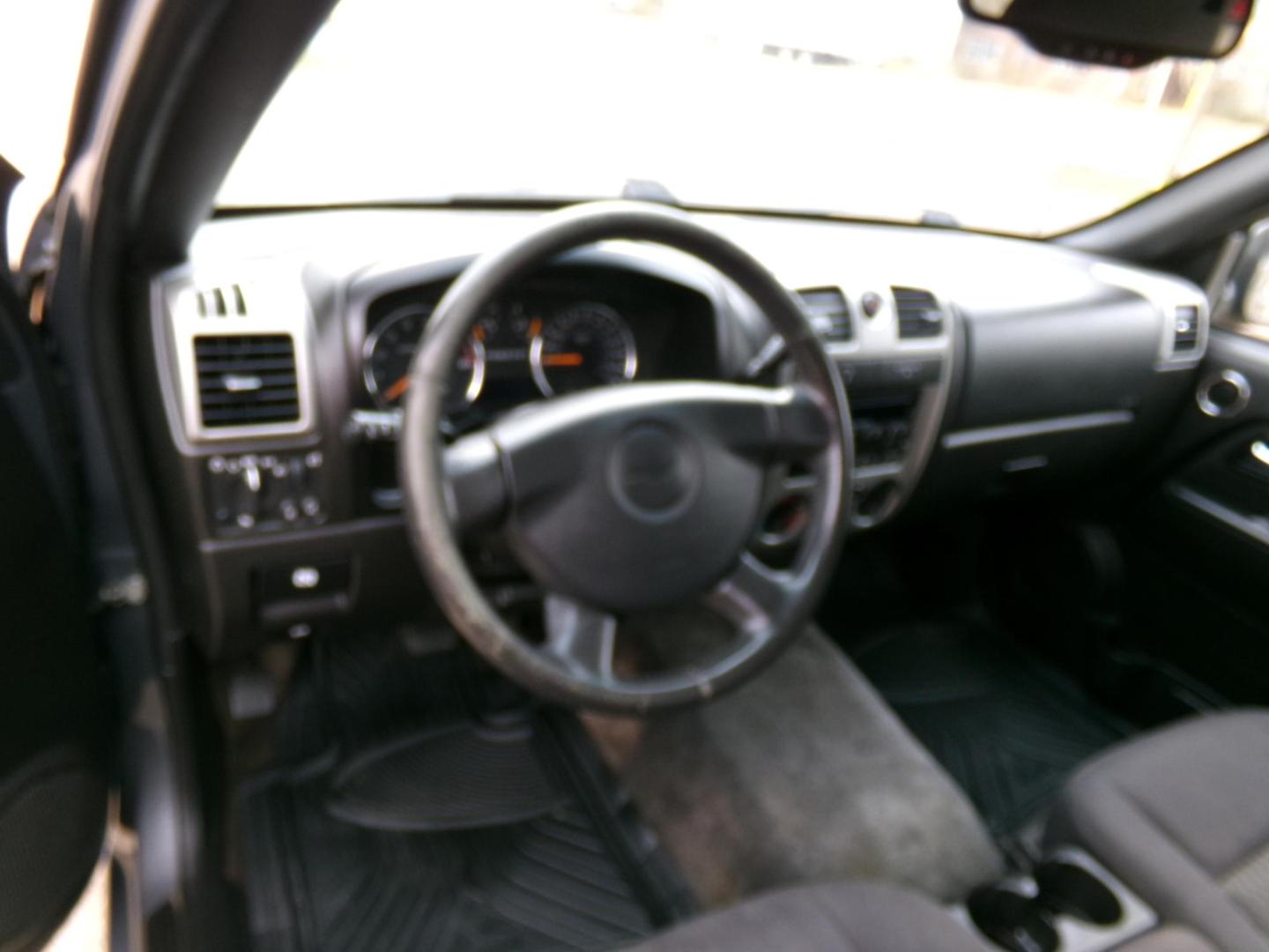 2012 Gray /Gray Chevrolet Colorado 1LT Ext. Cab 2WD (1GCESCF97C8) with an 2.9L L4 DOHC 16V engine, 4-Speed Automatic transmission, located at 400 First NW, Bearden, AR, 71720, (870) 687-3414, 0.000000, 0.000000 - Photo#12