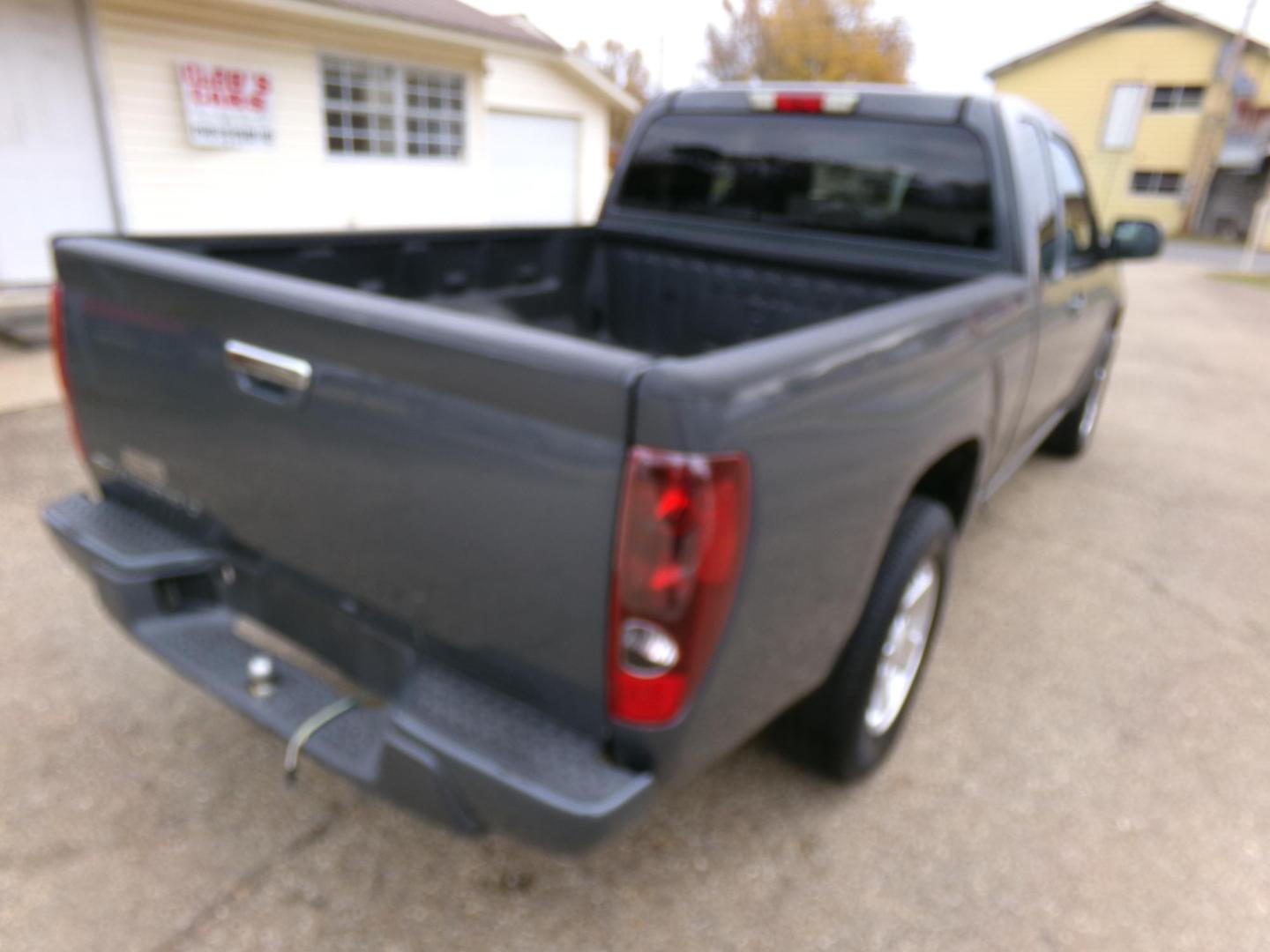 2012 Gray /Gray Chevrolet Colorado 1LT Ext. Cab 2WD (1GCESCF97C8) with an 2.9L L4 DOHC 16V engine, 4-Speed Automatic transmission, located at 400 First NW, Bearden, AR, 71720, (870) 687-3414, 0.000000, 0.000000 - Photo#13