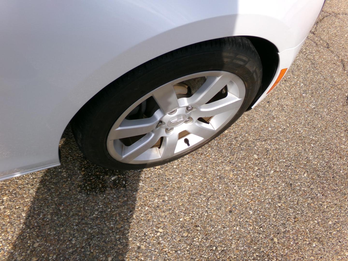 2016 Crystal White Tricoat /Gray Cadillac ATS 2.5L Standard RWD (1G6AA5RA7G0) with an 2.5L L4 DOHC 16V engine, 6A transmission, located at 400 First NW, Bearden, AR, 71720, (870) 687-3414, 0.000000, 0.000000 - Photo#4