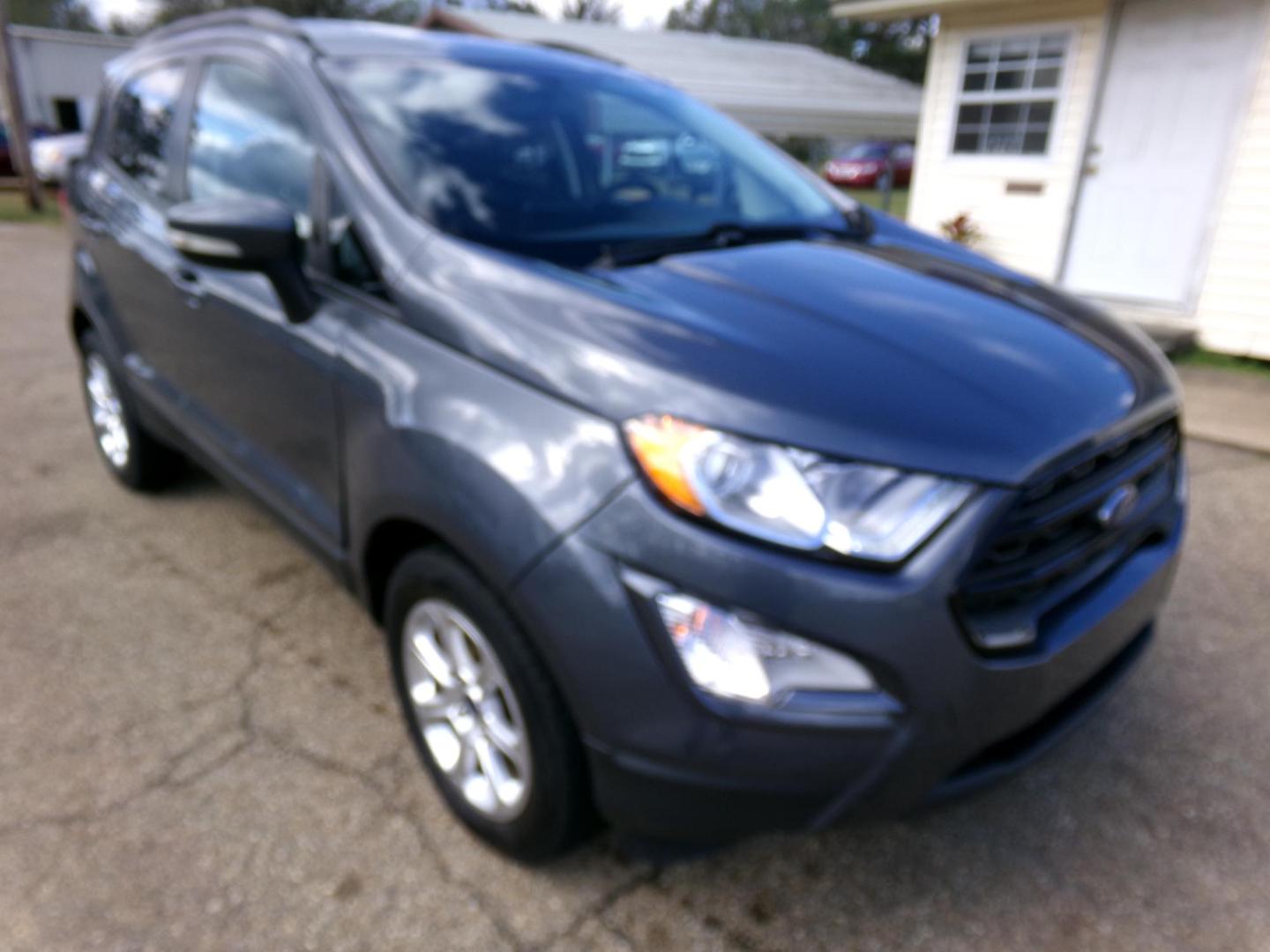 2021 Smoke Metallic /Charcoal Ford EcoSport SE (MAJ3S2GE2MC) with an 1.0L L3 engine, 6A transmission, located at 400 First NW, Bearden, AR, 71720, (870) 687-3414, 0.000000, 0.000000 - Photo#0