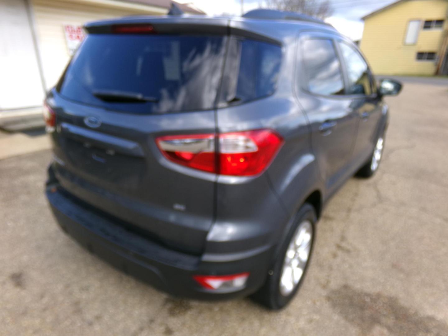 2021 Smoke Metallic /Charcoal Ford EcoSport SE (MAJ3S2GE2MC) with an 1.0L L3 engine, 6A transmission, located at 400 First NW, Bearden, AR, 71720, (870) 687-3414, 0.000000, 0.000000 - Photo#2