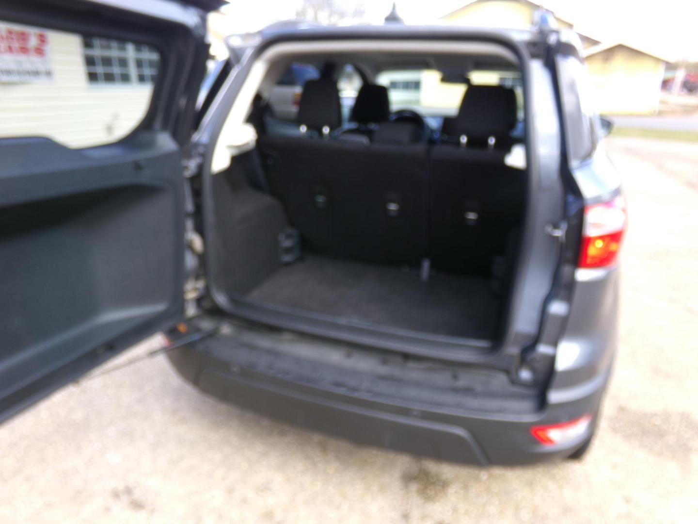 2021 Smoke Metallic /Charcoal Ford EcoSport SE (MAJ3S2GE2MC) with an 1.0L L3 engine, 6A transmission, located at 400 First NW, Bearden, AR, 71720, (870) 687-3414, 0.000000, 0.000000 - Photo#3