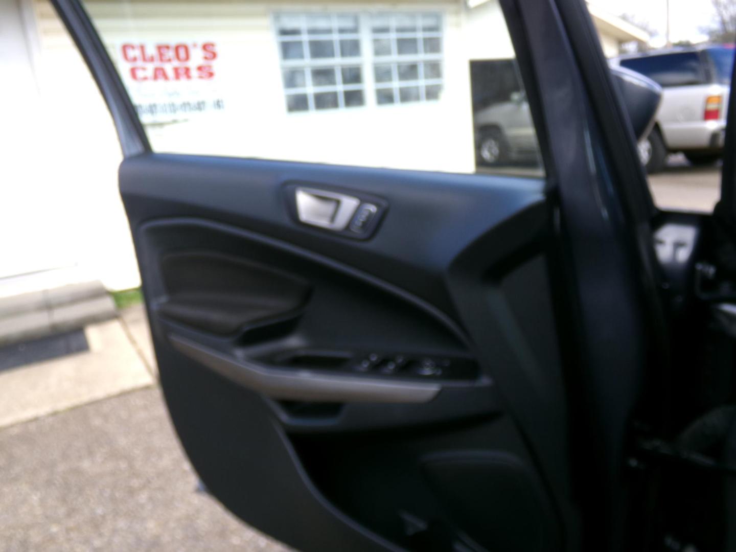 2021 Smoke Metallic /Charcoal Ford EcoSport SE (MAJ3S2GE2MC) with an 1.0L L3 engine, 6A transmission, located at 400 First NW, Bearden, AR, 71720, (870) 687-3414, 0.000000, 0.000000 - Photo#6