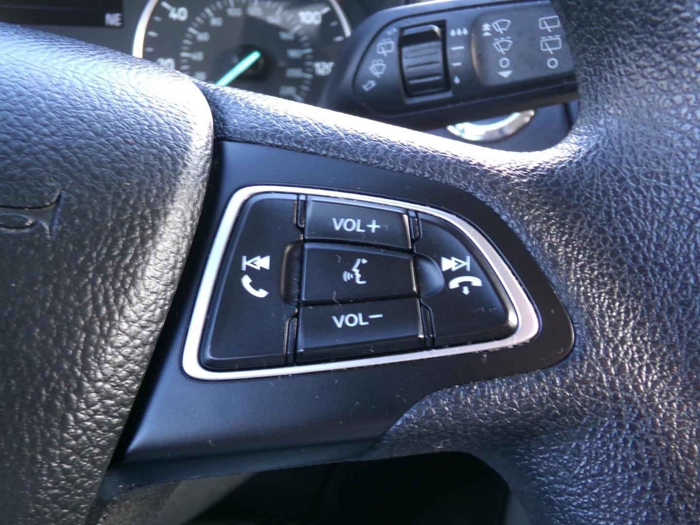 2021 Smoke Metallic /Charcoal Ford EcoSport SE (MAJ3S2GE2MC) with an 1.0L L3 engine, 6A transmission, located at 400 First NW, Bearden, AR, 71720, (870) 687-3414, 0.000000, 0.000000 - Photo#14