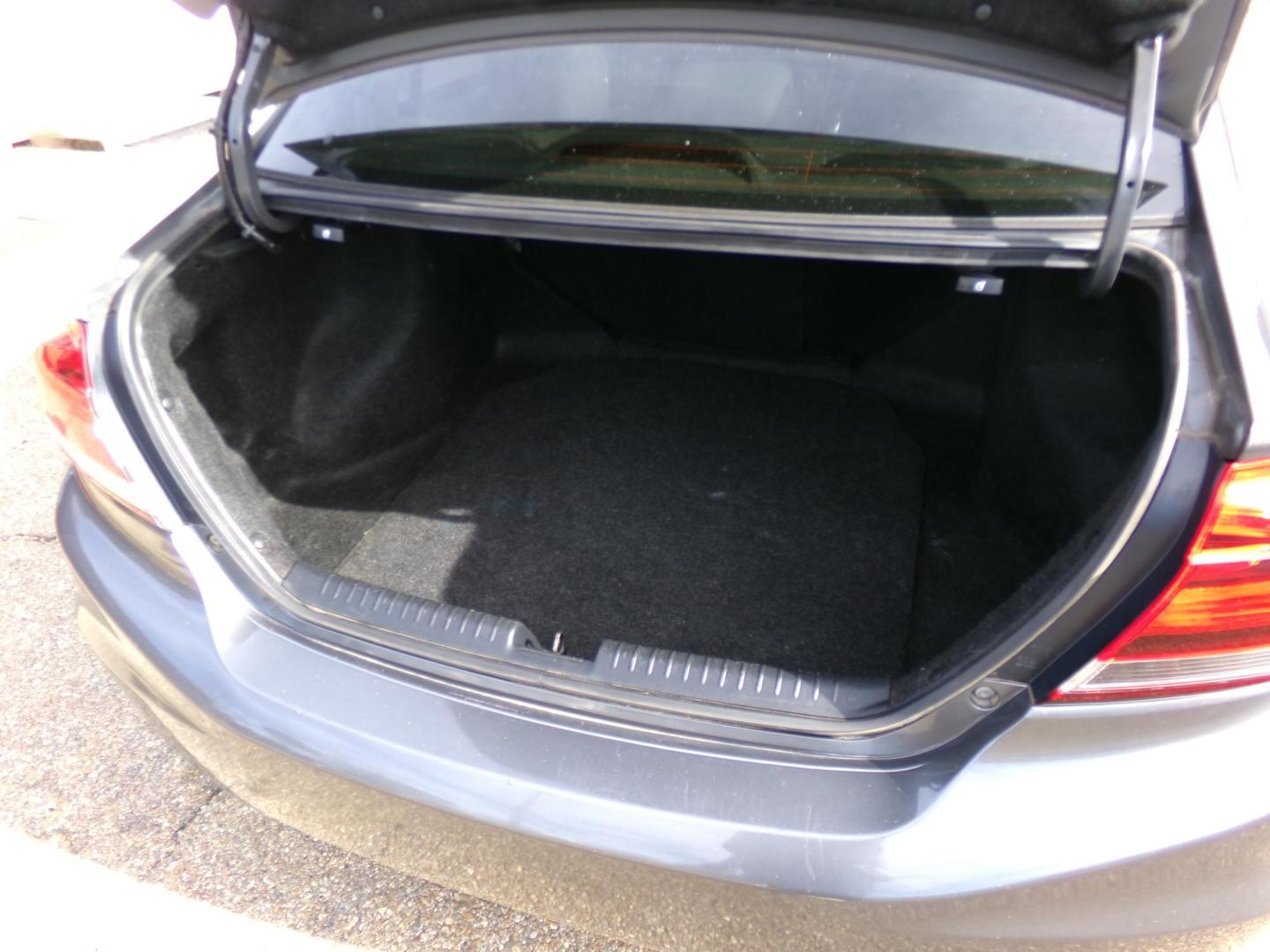 2013 Gray /Black Honda Civic EX Sedan 5-Speed AT (2HGFB2F80DH) with an 1.8L L4 SOHC 16V engine, 5-Speed Automatic transmission, located at 400 First NW, Bearden, AR, 71720, (870) 687-3414, 0.000000, 0.000000 - Photo#3