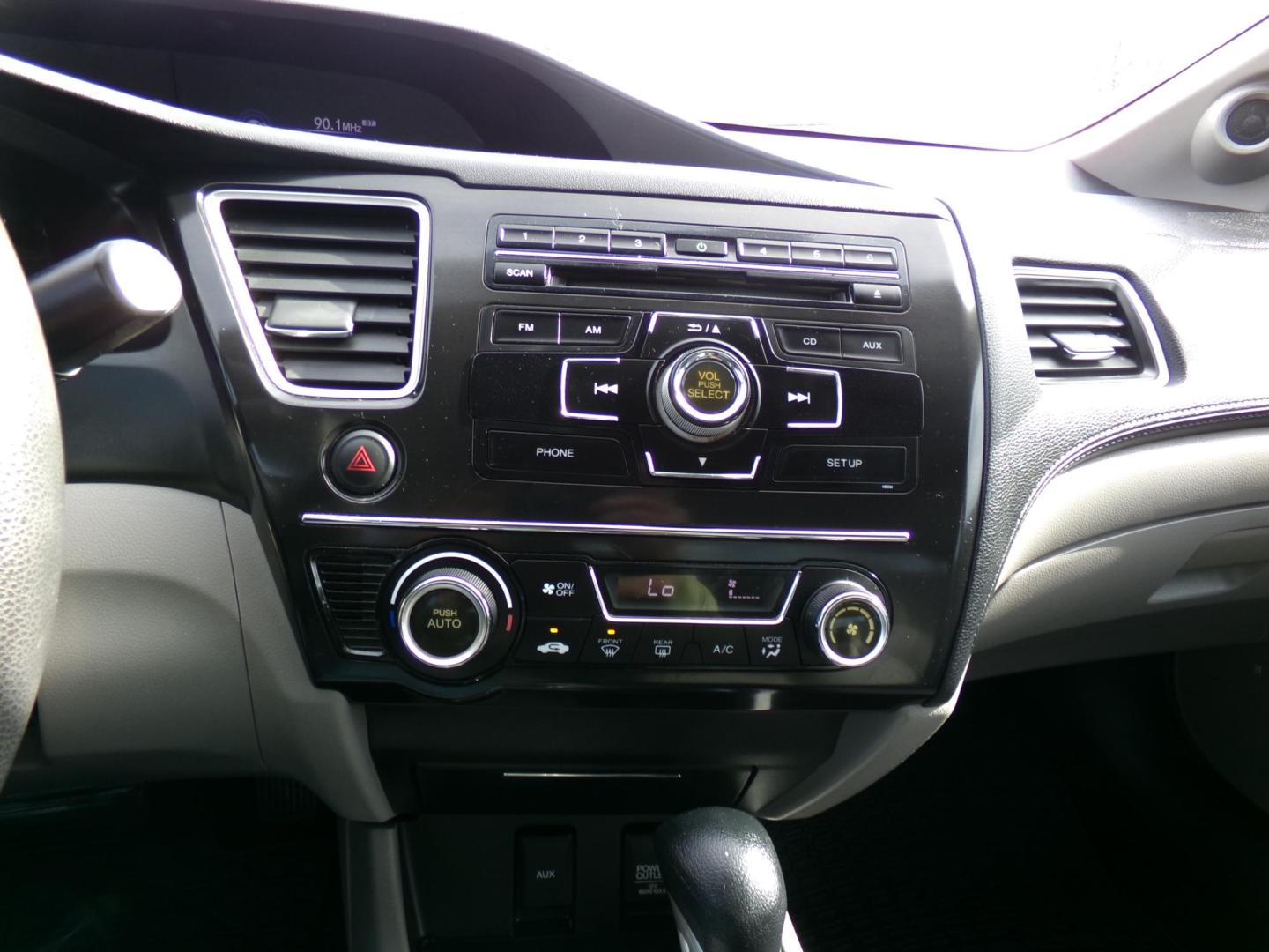 2013 Gray /Black Honda Civic EX Sedan 5-Speed AT (2HGFB2F80DH) with an 1.8L L4 SOHC 16V engine, 5-Speed Automatic transmission, located at 400 First NW, Bearden, AR, 71720, (870) 687-3414, 0.000000, 0.000000 - Photo#10