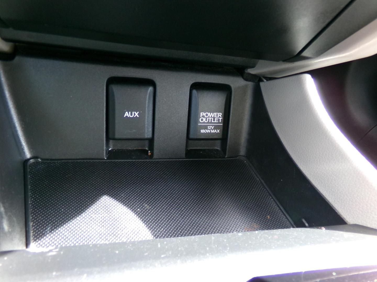 2013 Gray /Black Honda Civic EX Sedan 5-Speed AT (2HGFB2F80DH) with an 1.8L L4 SOHC 16V engine, 5-Speed Automatic transmission, located at 400 First NW, Bearden, AR, 71720, (870) 687-3414, 0.000000, 0.000000 - Photo#13