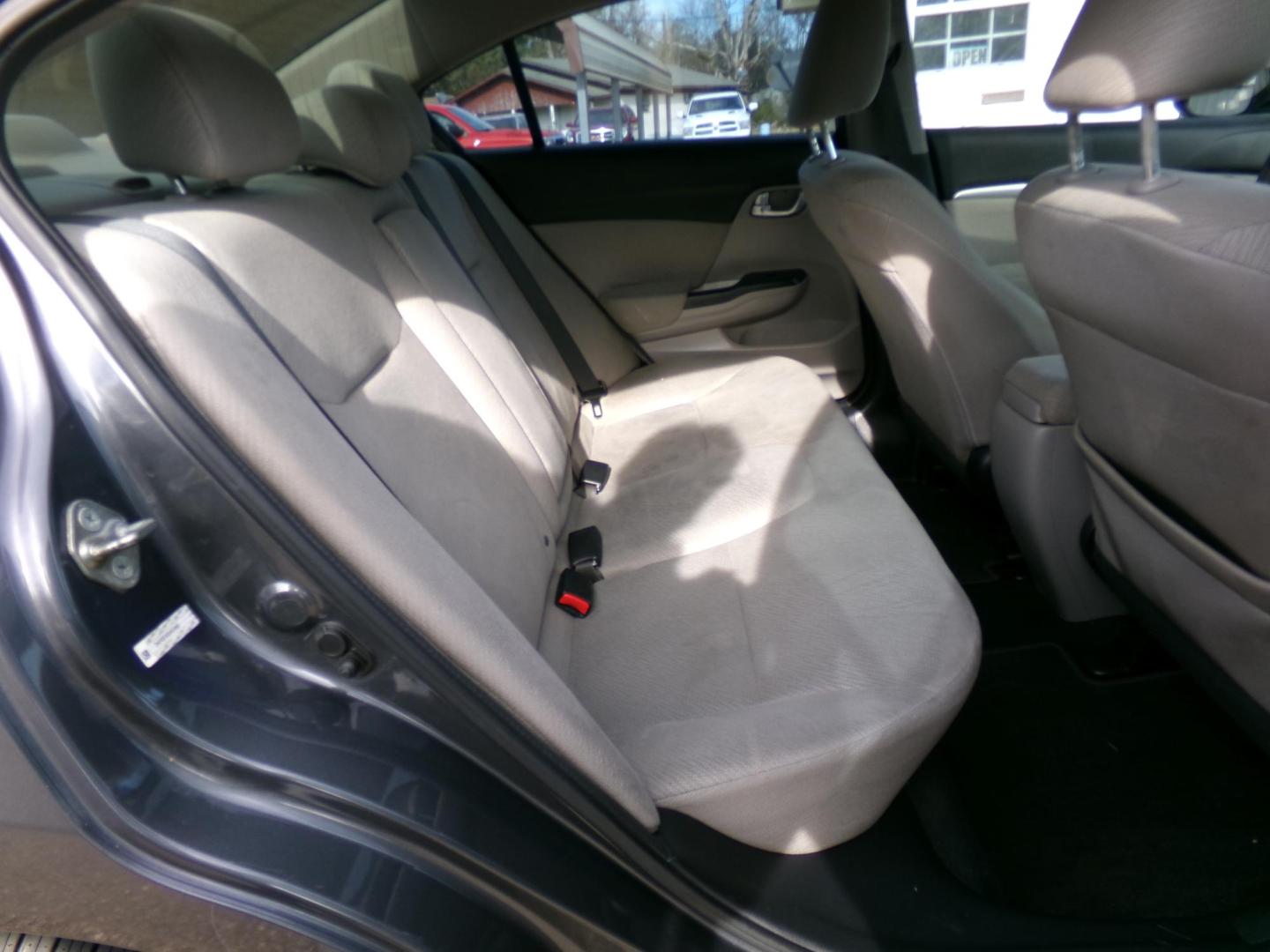 2013 Gray /Black Honda Civic EX Sedan 5-Speed AT (2HGFB2F80DH) with an 1.8L L4 SOHC 16V engine, 5-Speed Automatic transmission, located at 400 First NW, Bearden, AR, 71720, (870) 687-3414, 0.000000, 0.000000 - Photo#15