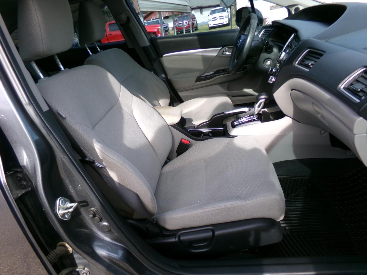 2013 Gray /Black Honda Civic EX Sedan 5-Speed AT (2HGFB2F80DH) with an 1.8L L4 SOHC 16V engine, 5-Speed Automatic transmission, located at 400 First NW, Bearden, AR, 71720, (870) 687-3414, 0.000000, 0.000000 - Photo#16