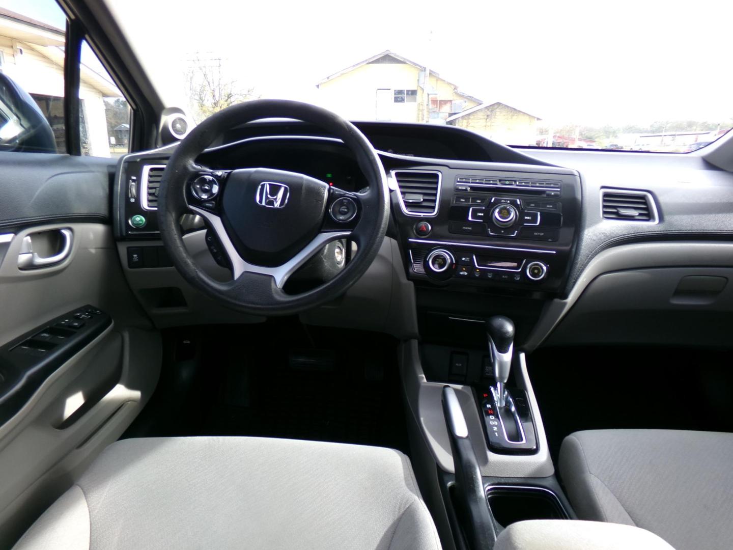 2013 Gray /Black Honda Civic EX Sedan 5-Speed AT (2HGFB2F80DH) with an 1.8L L4 SOHC 16V engine, 5-Speed Automatic transmission, located at 400 First NW, Bearden, AR, 71720, (870) 687-3414, 0.000000, 0.000000 - Photo#18