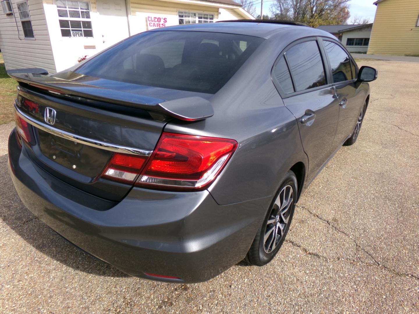 2013 Gray /Black Honda Civic EX Sedan 5-Speed AT (2HGFB2F80DH) with an 1.8L L4 SOHC 16V engine, 5-Speed Automatic transmission, located at 400 First NW, Bearden, AR, 71720, (870) 687-3414, 0.000000, 0.000000 - Photo#19