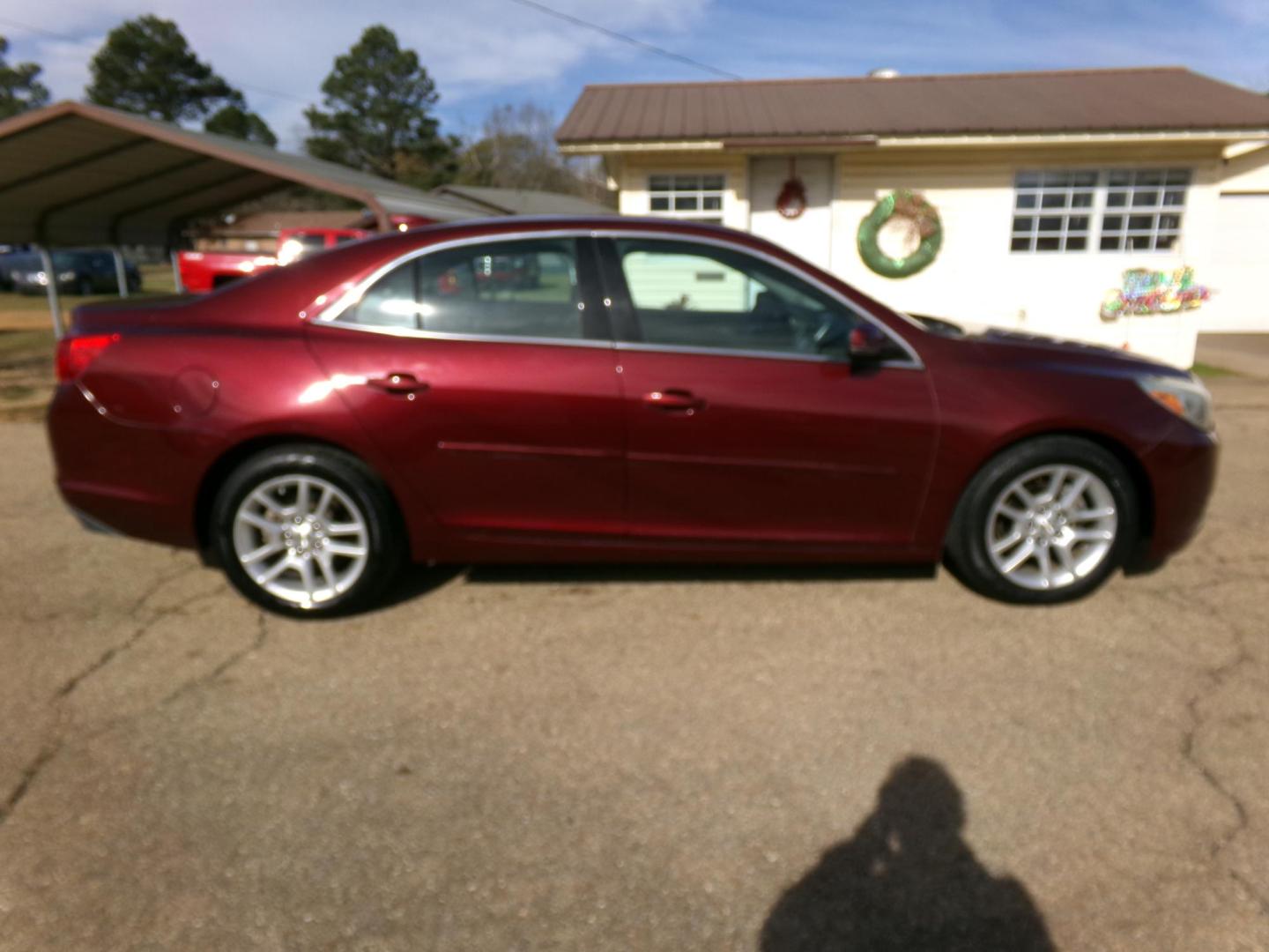 2015 Burgandy /Black Chevrolet Malibu 1LT (1G11C5SL2FF) with an 2.5L L4 DOHC 16V engine, 6-Speed Automatic transmission, located at 400 First NW, Bearden, AR, 71720, (870) 687-3414, 0.000000, 0.000000 - Photo#1