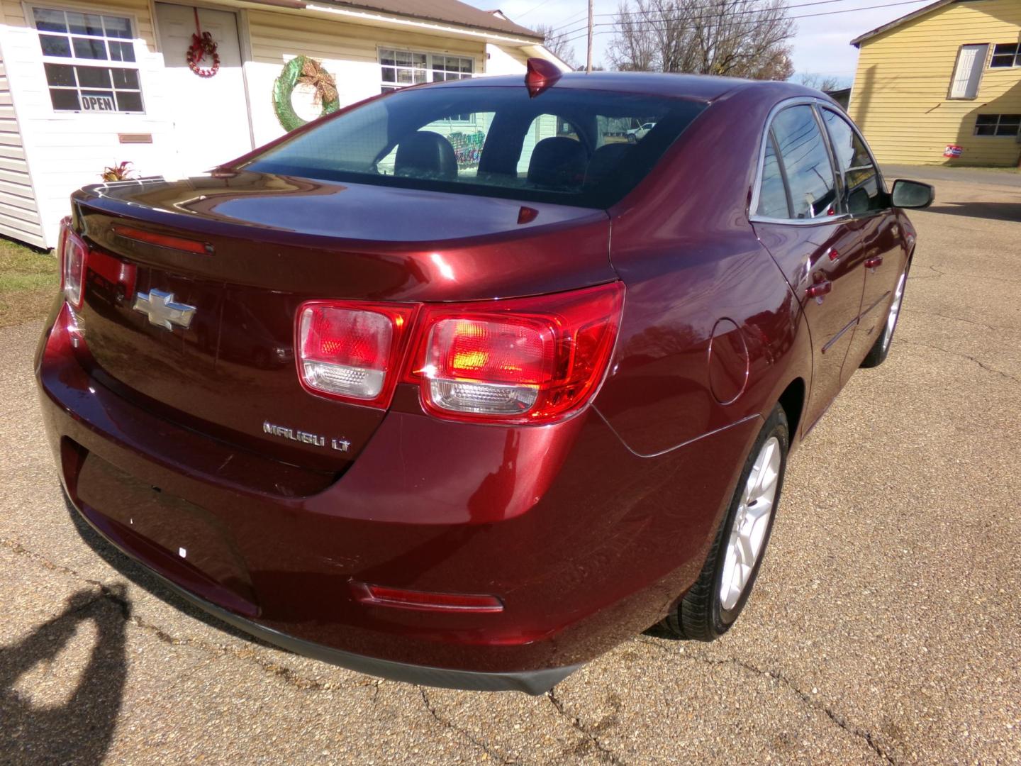 2015 Burgandy /Black Chevrolet Malibu 1LT (1G11C5SL2FF) with an 2.5L L4 DOHC 16V engine, 6-Speed Automatic transmission, located at 400 First NW, Bearden, AR, 71720, (870) 687-3414, 0.000000, 0.000000 - Photo#2