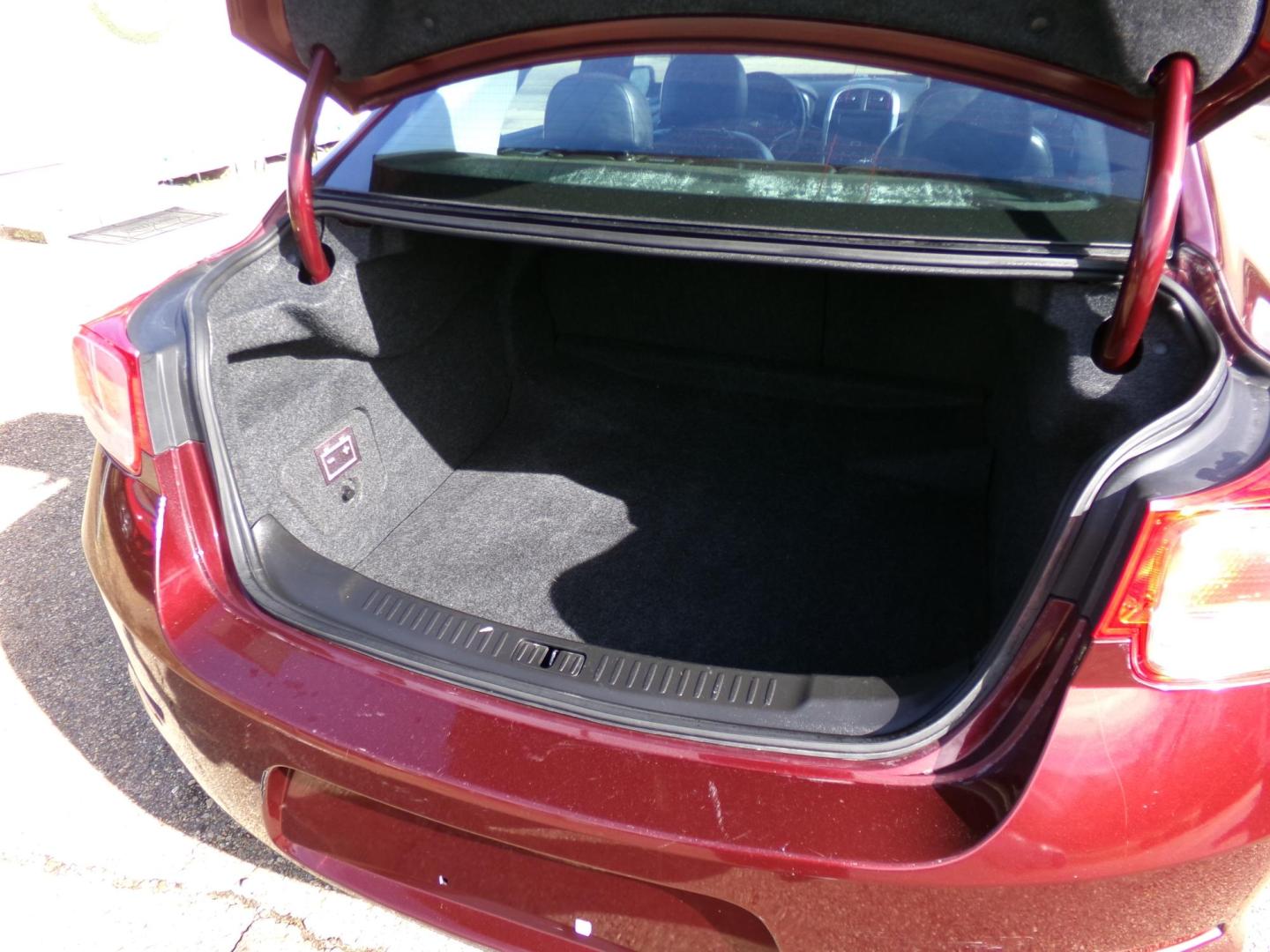 2015 Burgandy /Black Chevrolet Malibu 1LT (1G11C5SL2FF) with an 2.5L L4 DOHC 16V engine, 6-Speed Automatic transmission, located at 400 First NW, Bearden, AR, 71720, (870) 687-3414, 0.000000, 0.000000 - Photo#3