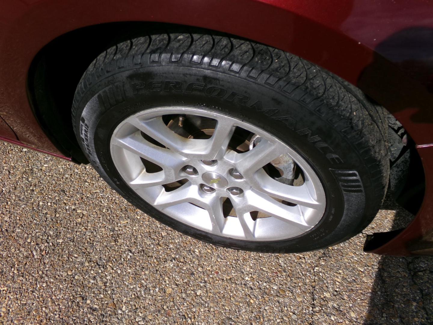 2015 Burgandy /Black Chevrolet Malibu 1LT (1G11C5SL2FF) with an 2.5L L4 DOHC 16V engine, 6-Speed Automatic transmission, located at 400 First NW, Bearden, AR, 71720, (870) 687-3414, 0.000000, 0.000000 - Photo#4