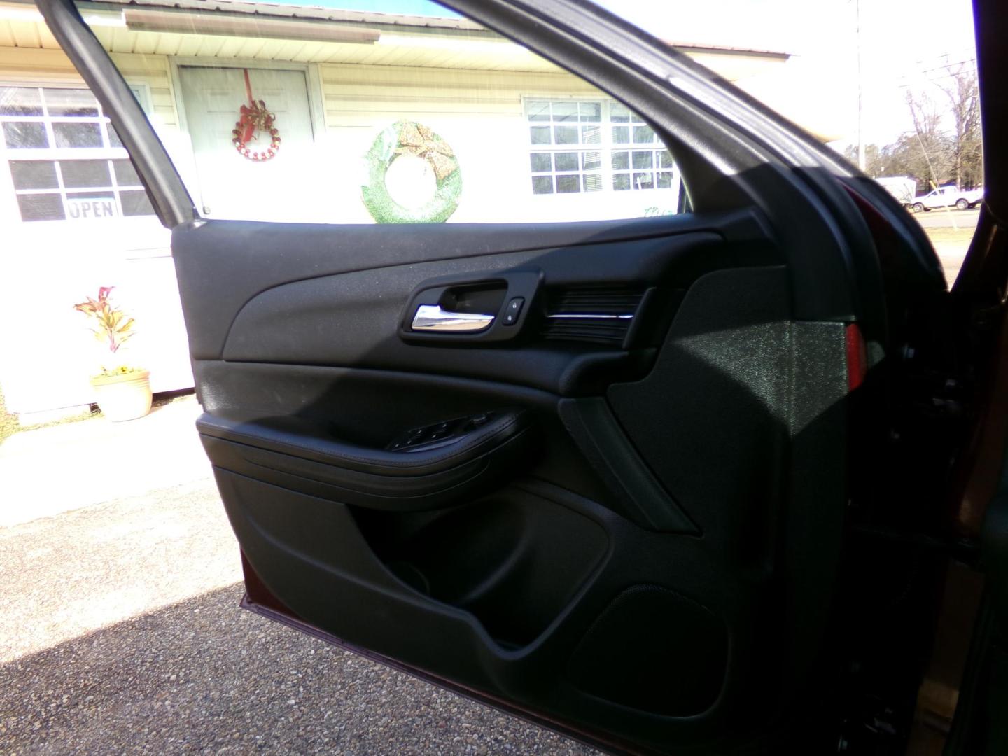 2015 Burgandy /Black Chevrolet Malibu 1LT (1G11C5SL2FF) with an 2.5L L4 DOHC 16V engine, 6-Speed Automatic transmission, located at 400 First NW, Bearden, AR, 71720, (870) 687-3414, 0.000000, 0.000000 - Photo#6