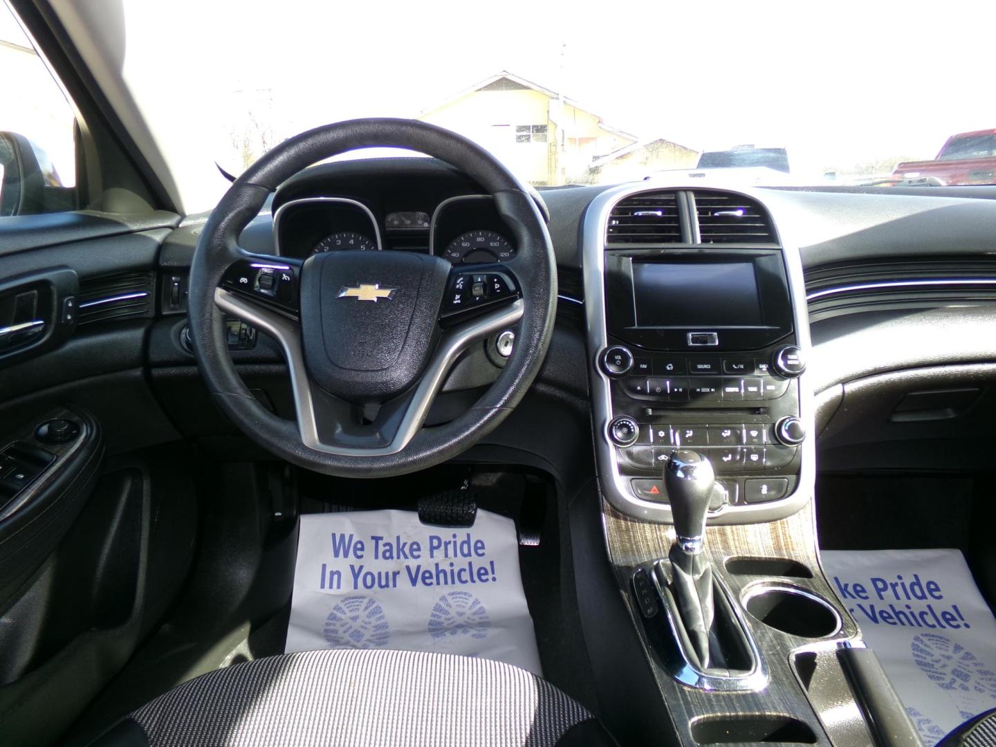 2015 Burgandy /Black Chevrolet Malibu 1LT (1G11C5SL2FF) with an 2.5L L4 DOHC 16V engine, 6-Speed Automatic transmission, located at 400 First NW, Bearden, AR, 71720, (870) 687-3414, 0.000000, 0.000000 - Photo#16