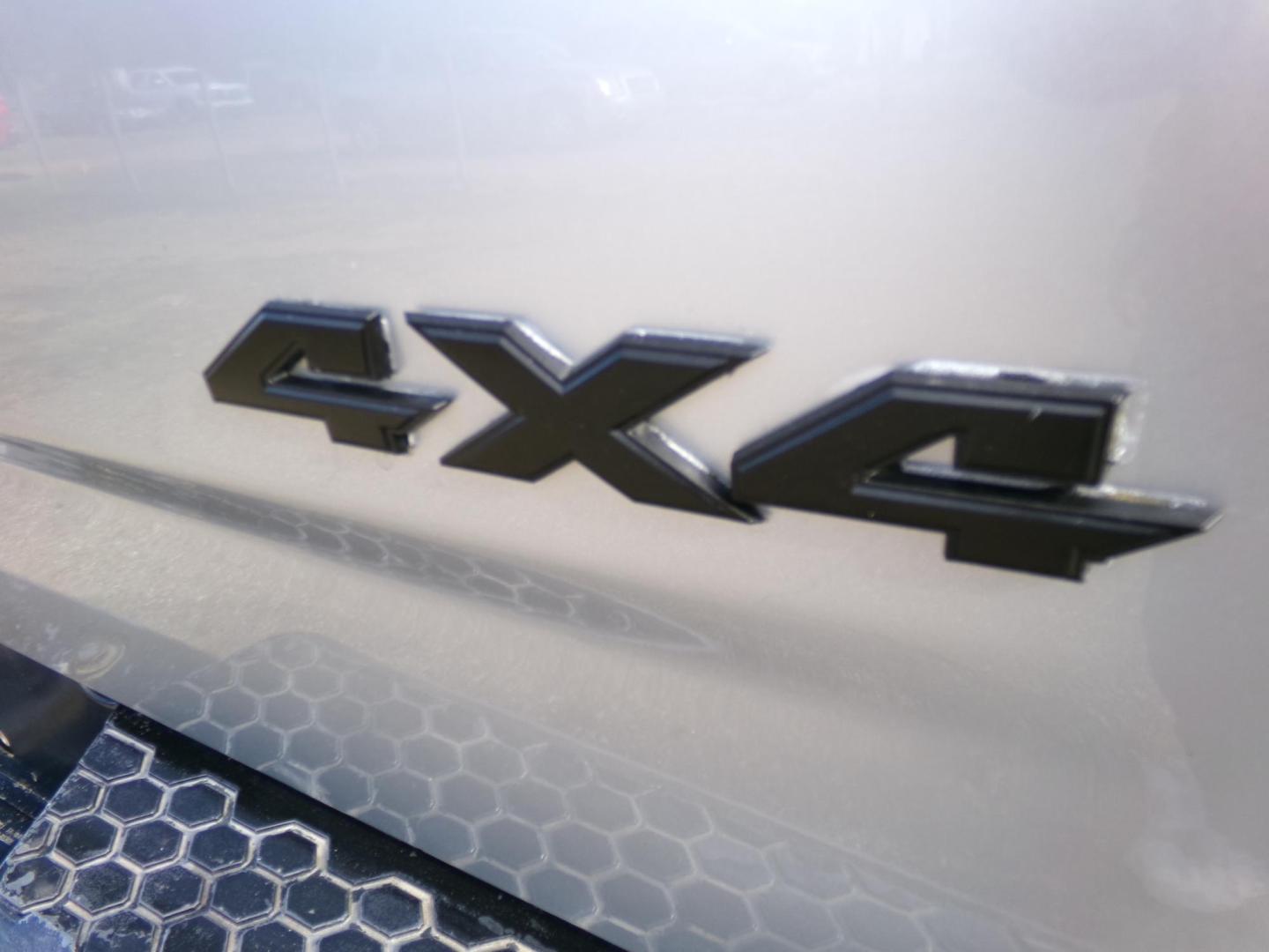 2015 Silver /Gray RAM 1500 Tradesman Quad Cab 4WD (1C6RR7FT3FS) with an 5.7L V8 OHV 16V engine, 6-Speed Automatic transmission, located at 400 First NW, Bearden, AR, 71720, (870) 687-3414, 0.000000, 0.000000 - Photo#3