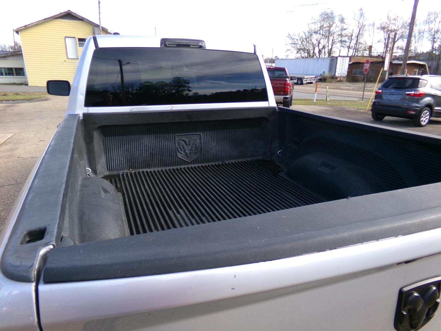 2015 Silver /Gray RAM 1500 Tradesman Quad Cab 4WD (1C6RR7FT3FS) with an 5.7L V8 OHV 16V engine, 6-Speed Automatic transmission, located at 400 First NW, Bearden, AR, 71720, (870) 687-3414, 0.000000, 0.000000 - Photo#4