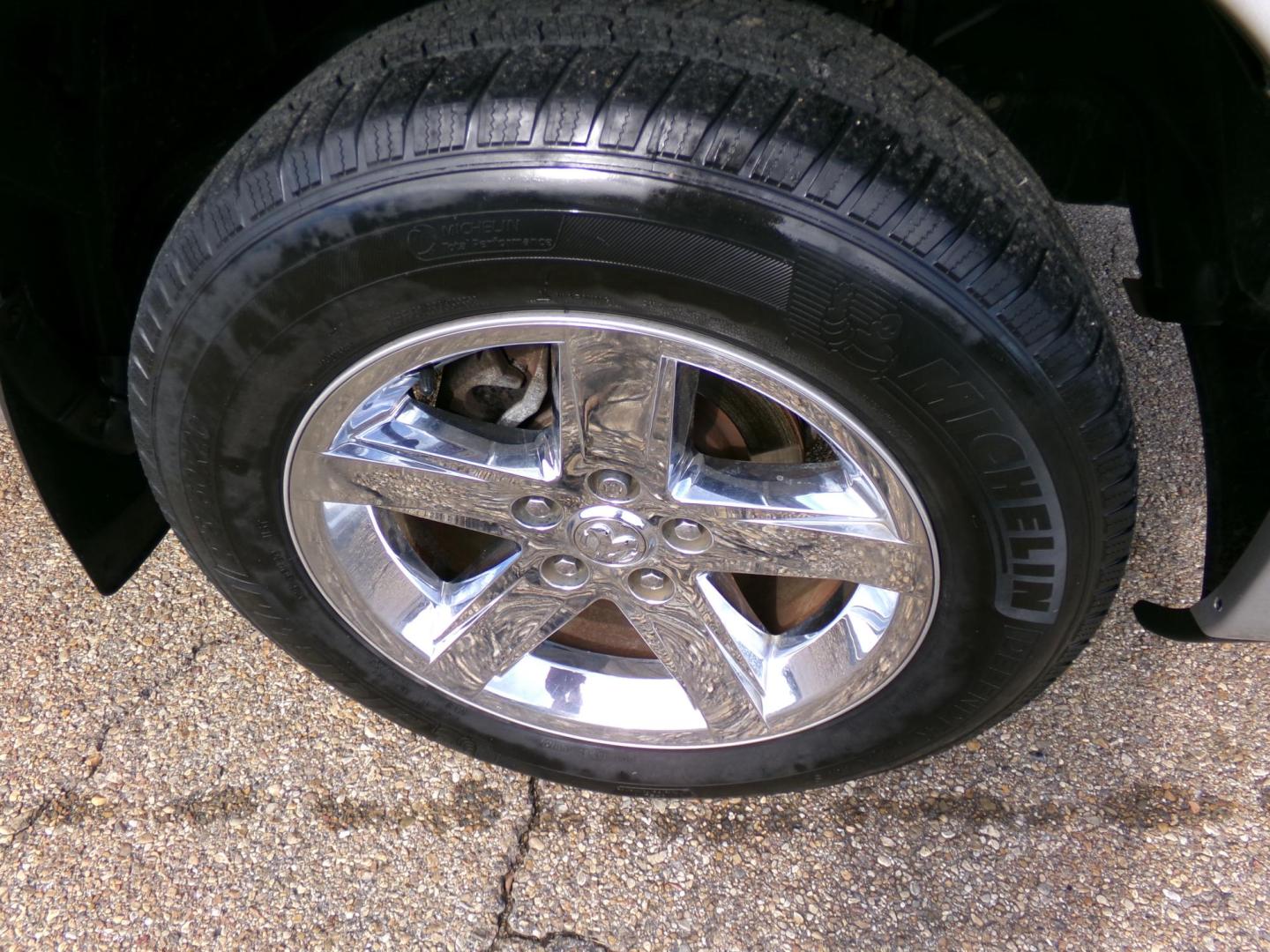 2015 Silver /Gray RAM 1500 Tradesman Quad Cab 4WD (1C6RR7FT3FS) with an 5.7L V8 OHV 16V engine, 6-Speed Automatic transmission, located at 400 First NW, Bearden, AR, 71720, (870) 687-3414, 0.000000, 0.000000 - Photo#5