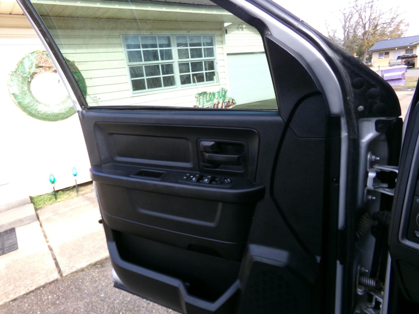 2015 Silver /Gray RAM 1500 Tradesman Quad Cab 4WD (1C6RR7FT3FS) with an 5.7L V8 OHV 16V engine, 6-Speed Automatic transmission, located at 400 First NW, Bearden, AR, 71720, (870) 687-3414, 0.000000, 0.000000 - Photo#7