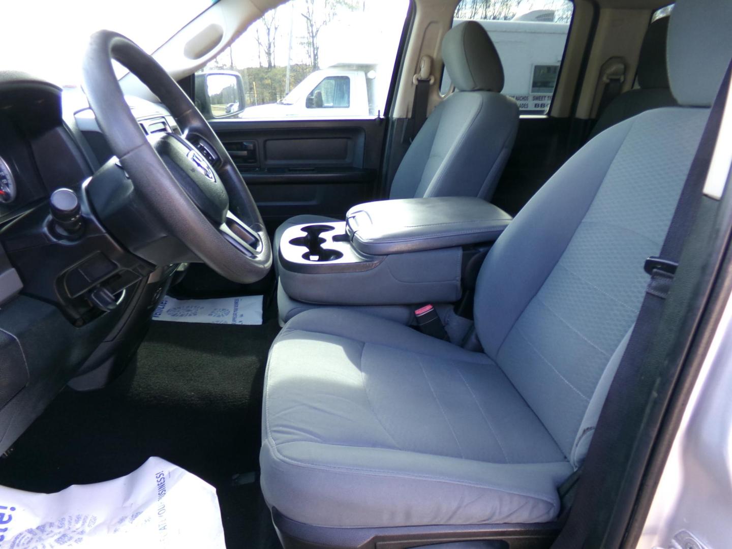 2015 Silver /Gray RAM 1500 Tradesman Quad Cab 4WD (1C6RR7FT3FS) with an 5.7L V8 OHV 16V engine, 6-Speed Automatic transmission, located at 400 First NW, Bearden, AR, 71720, (870) 687-3414, 0.000000, 0.000000 - Photo#8