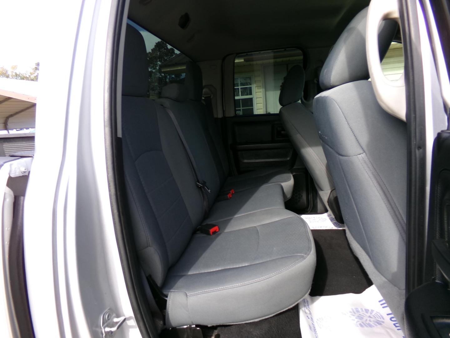 2015 Silver /Gray RAM 1500 Tradesman Quad Cab 4WD (1C6RR7FT3FS) with an 5.7L V8 OHV 16V engine, 6-Speed Automatic transmission, located at 400 First NW, Bearden, AR, 71720, (870) 687-3414, 0.000000, 0.000000 - Photo#17