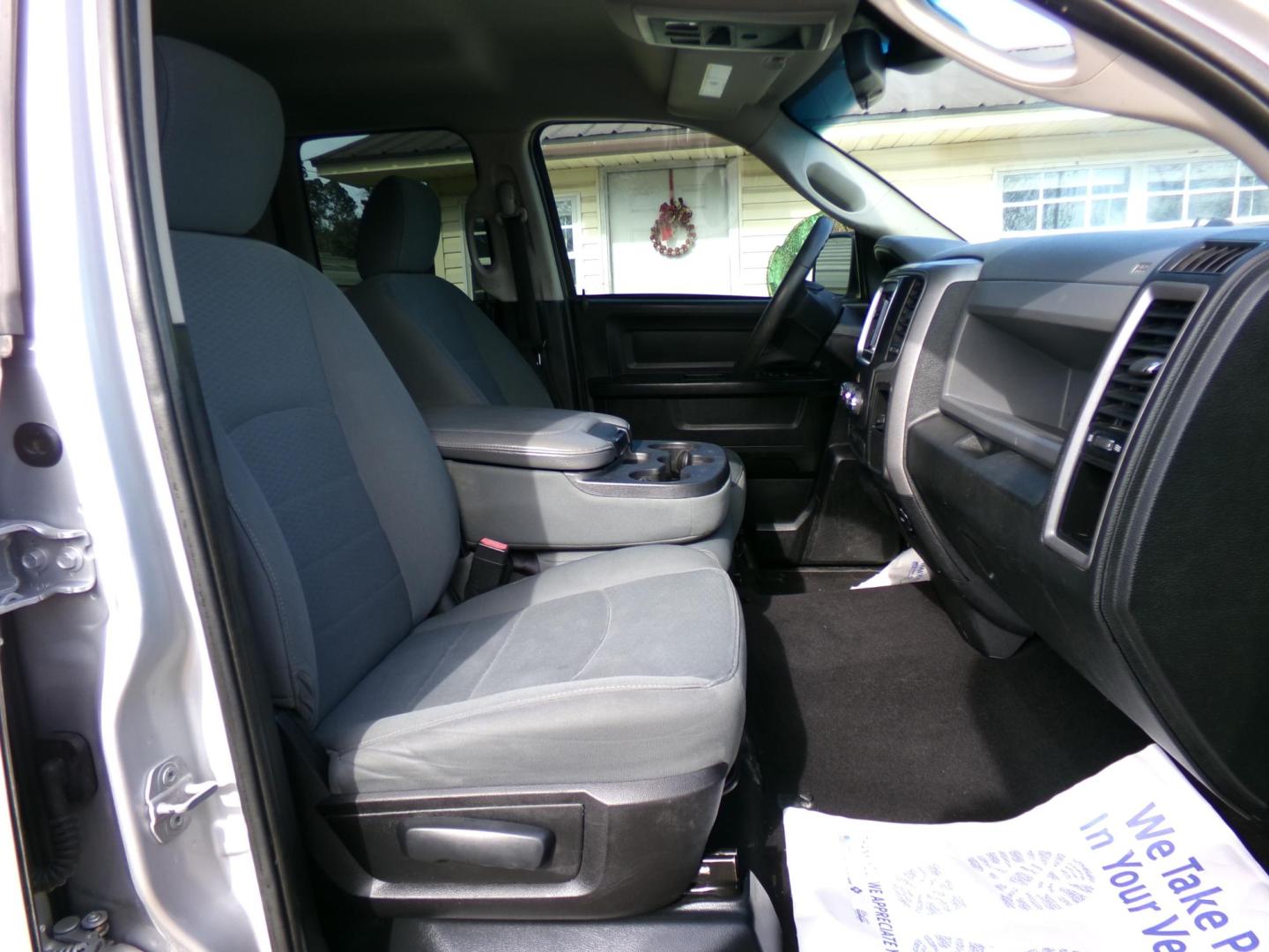 2015 Silver /Gray RAM 1500 Tradesman Quad Cab 4WD (1C6RR7FT3FS) with an 5.7L V8 OHV 16V engine, 6-Speed Automatic transmission, located at 400 First NW, Bearden, AR, 71720, (870) 687-3414, 0.000000, 0.000000 - Photo#18