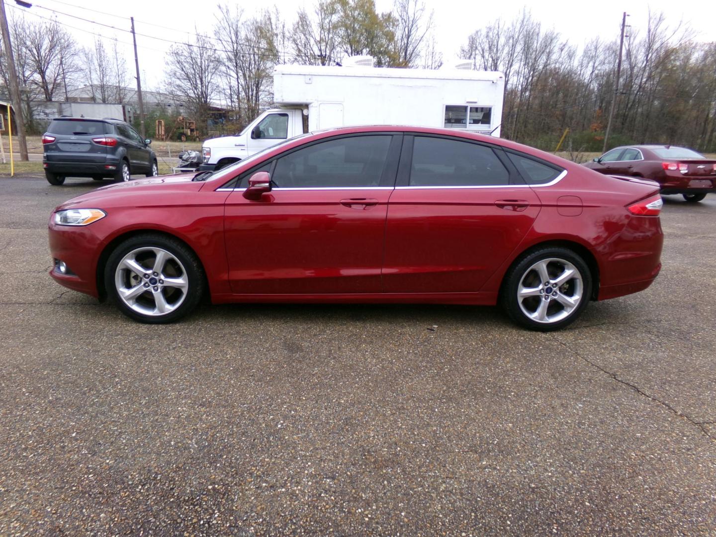 2016 Dynamic Red Metallic /Black Ford Fusion SE (3FA6P0HD8GR) with an 1.5L L4 DOHC 16V engine, 6-Speed Automatic transmission, located at 400 First NW, Bearden, AR, 71720, (870) 687-3414, 0.000000, 0.000000 - Photo#1