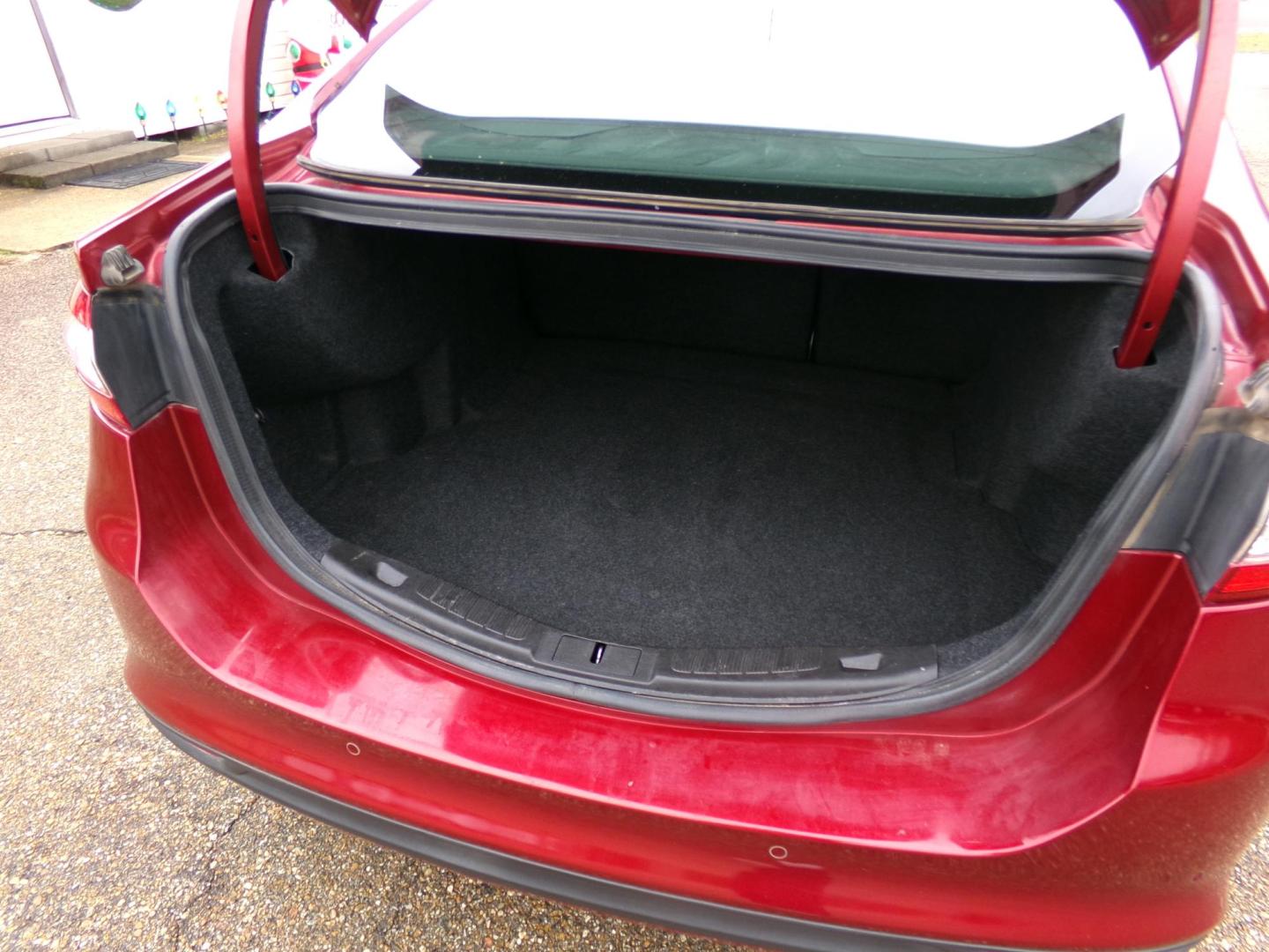 2016 Dynamic Red Metallic /Black Ford Fusion SE (3FA6P0HD8GR) with an 1.5L L4 DOHC 16V engine, 6-Speed Automatic transmission, located at 400 First NW, Bearden, AR, 71720, (870) 687-3414, 0.000000, 0.000000 - Photo#3