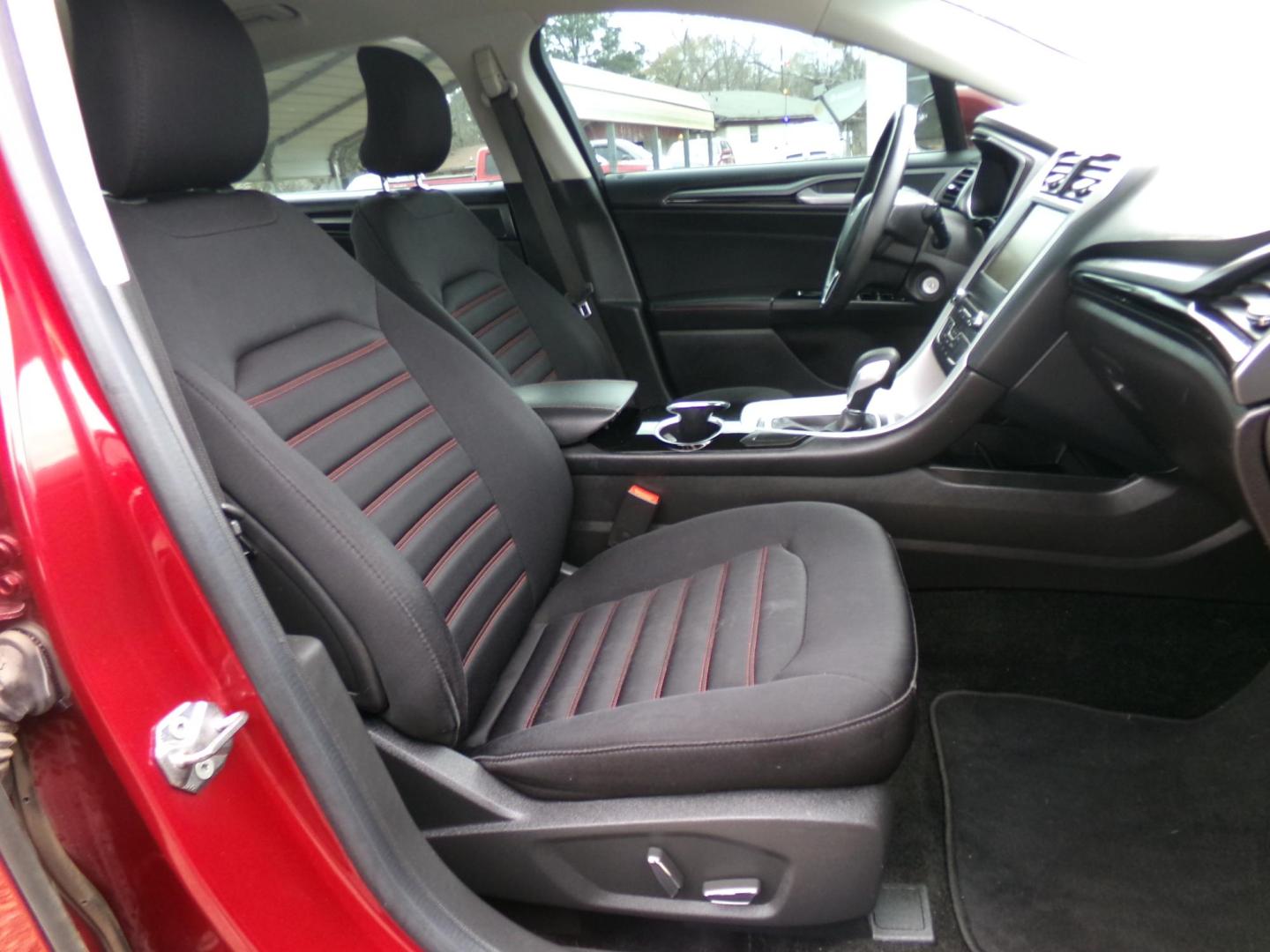 2016 Dynamic Red Metallic /Black Ford Fusion SE (3FA6P0HD8GR) with an 1.5L L4 DOHC 16V engine, 6-Speed Automatic transmission, located at 400 First NW, Bearden, AR, 71720, (870) 687-3414, 0.000000, 0.000000 - Photo#22