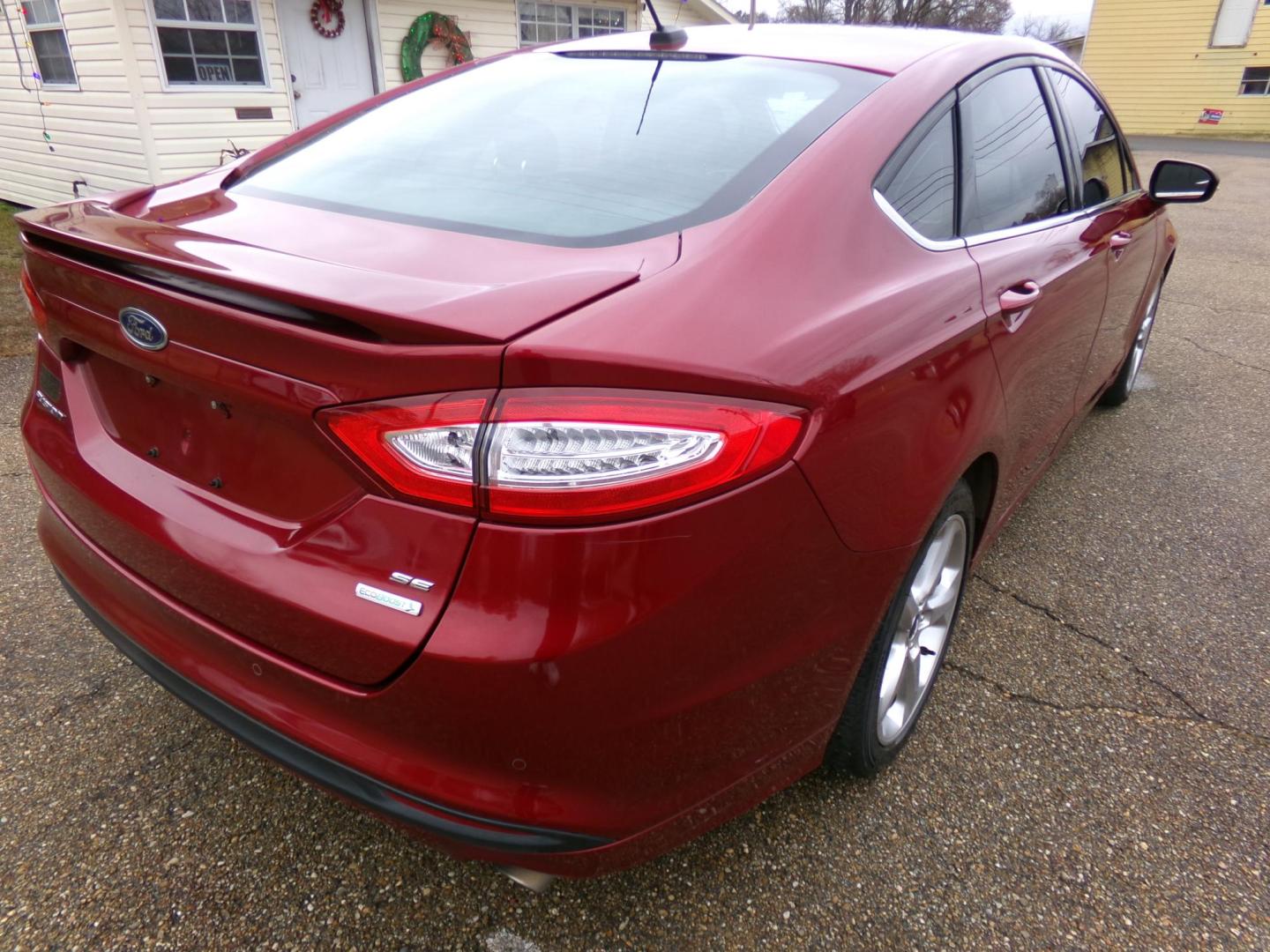 2016 Dynamic Red Metallic /Black Ford Fusion SE (3FA6P0HD8GR) with an 1.5L L4 DOHC 16V engine, 6-Speed Automatic transmission, located at 400 First NW, Bearden, AR, 71720, (870) 687-3414, 0.000000, 0.000000 - Photo#24
