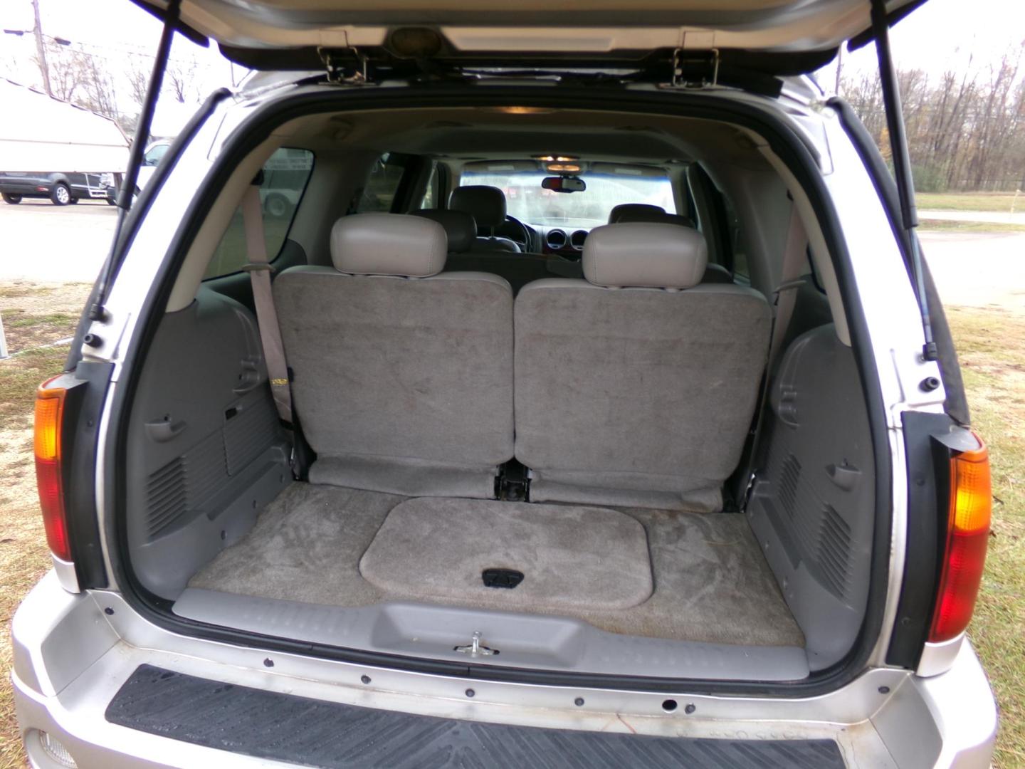 2006 Pewter /Gray GMC Envoy XL SLE 2WD (1GKES16S166) with an 4.2L L6 DOHC 24V engine, 4-Speed Automatic transmission, located at 400 First NW, Bearden, AR, 71720, (870) 687-3414, 0.000000, 0.000000 - Photo#3