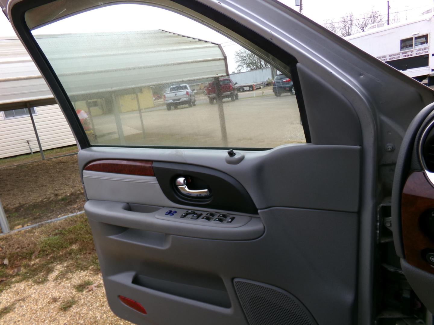 2006 Pewter /Gray GMC Envoy XL SLE 2WD (1GKES16S166) with an 4.2L L6 DOHC 24V engine, 4-Speed Automatic transmission, located at 400 First NW, Bearden, AR, 71720, (870) 687-3414, 0.000000, 0.000000 - Photo#5