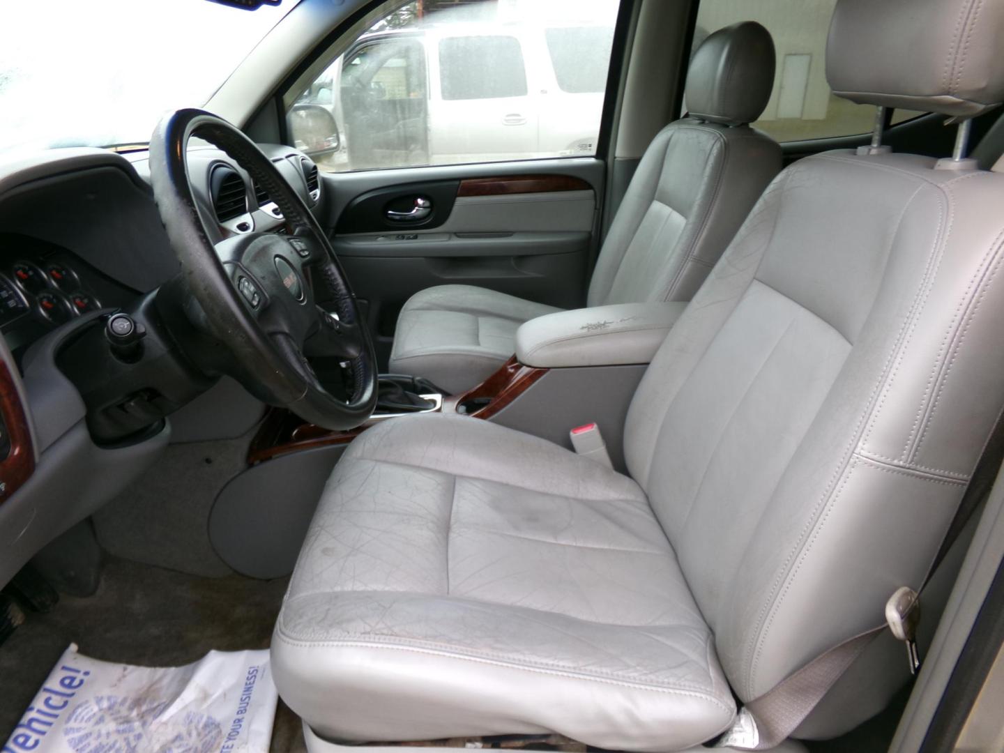 2006 Pewter /Gray GMC Envoy XL SLE 2WD (1GKES16S166) with an 4.2L L6 DOHC 24V engine, 4-Speed Automatic transmission, located at 400 First NW, Bearden, AR, 71720, (870) 687-3414, 0.000000, 0.000000 - Photo#6